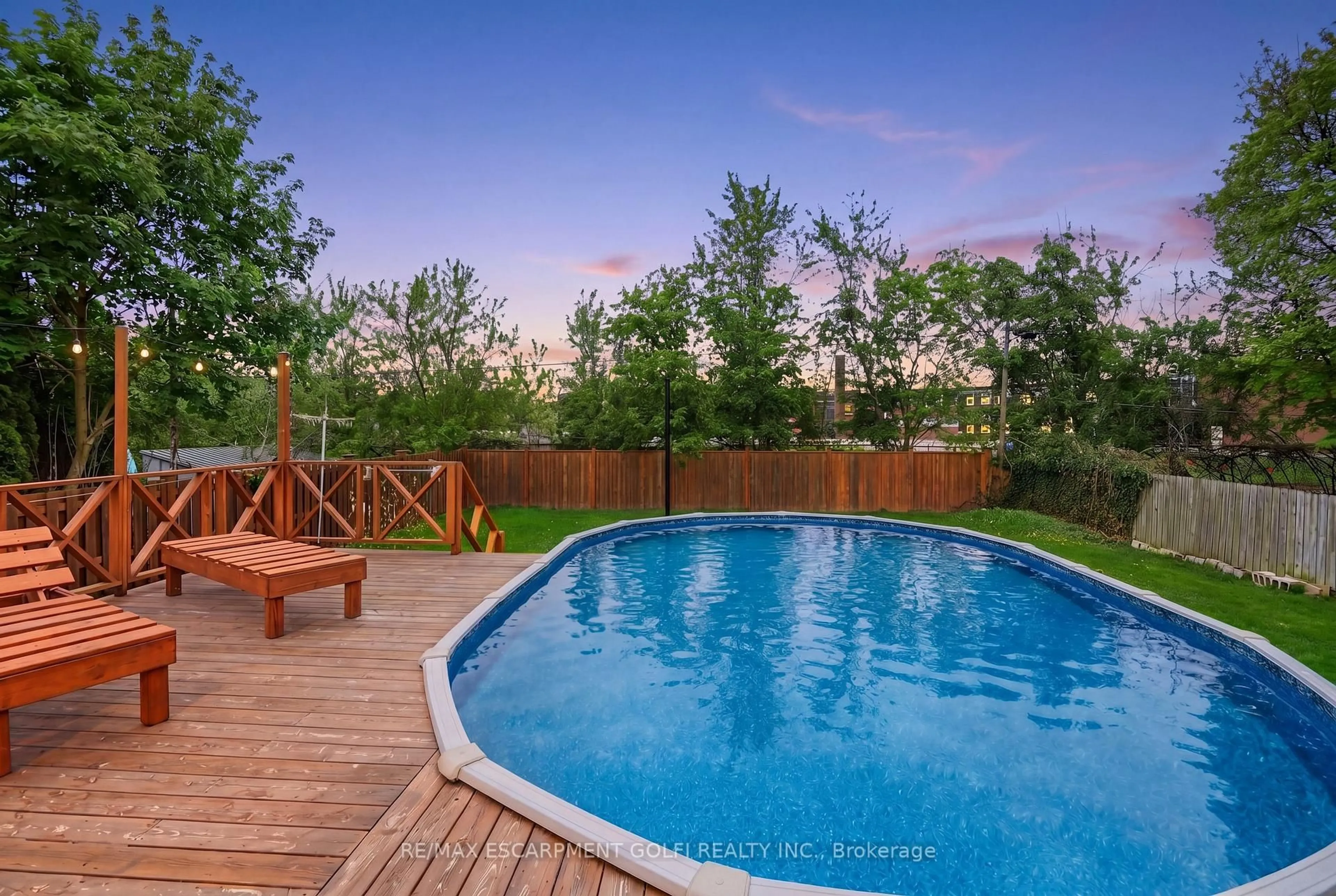 Pool for 14 EDINBURGH Dr, St. Catharines Ontario L2M 3H1