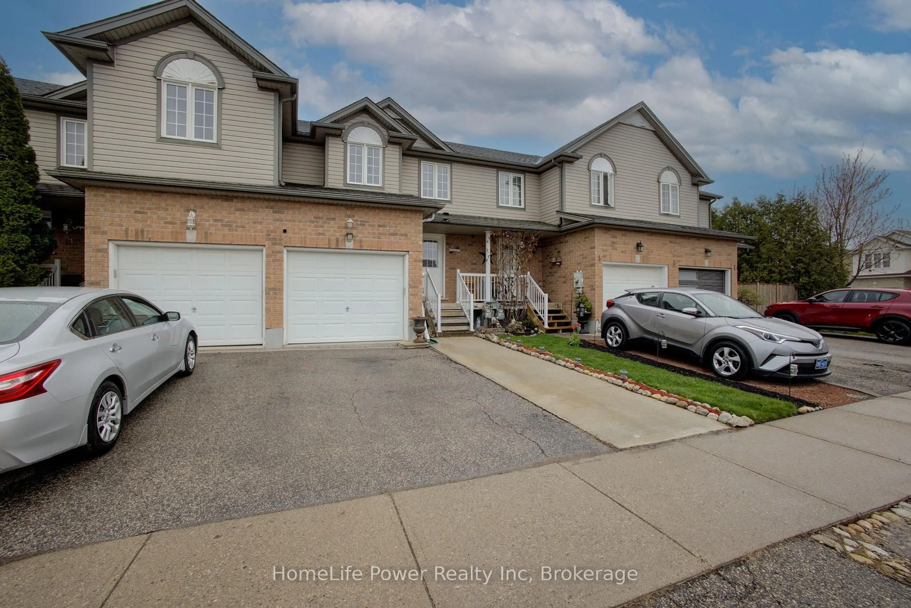 A pic from outside/outdoor area/front of a property/back of a property/a pic from drone, street for 53 PROSPERITY Dr, Kitchener Ontario N2E 4A9