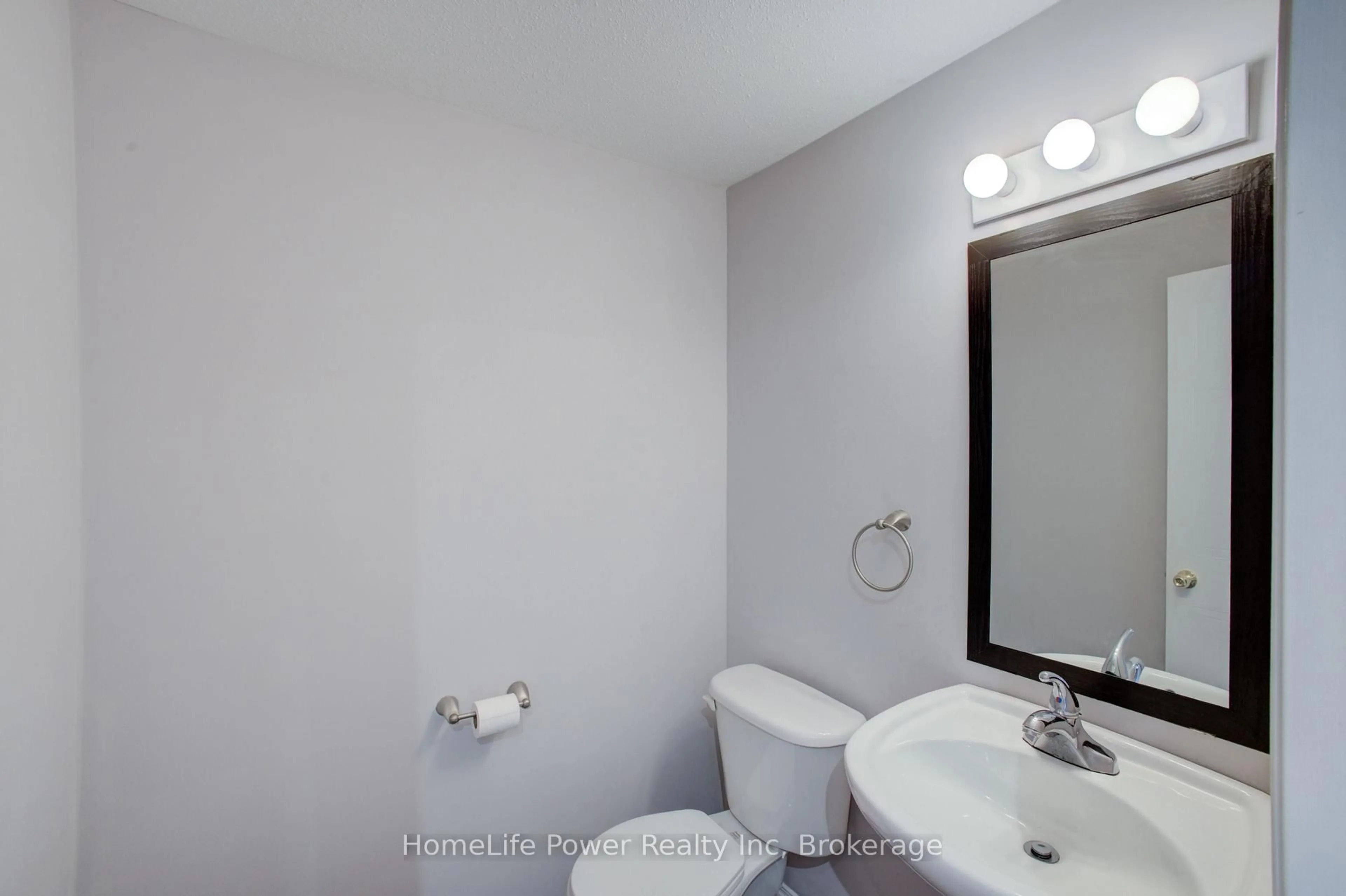 Standard bathroom, unknown for 53 PROSPERITY Dr, Kitchener Ontario N2E 4A9