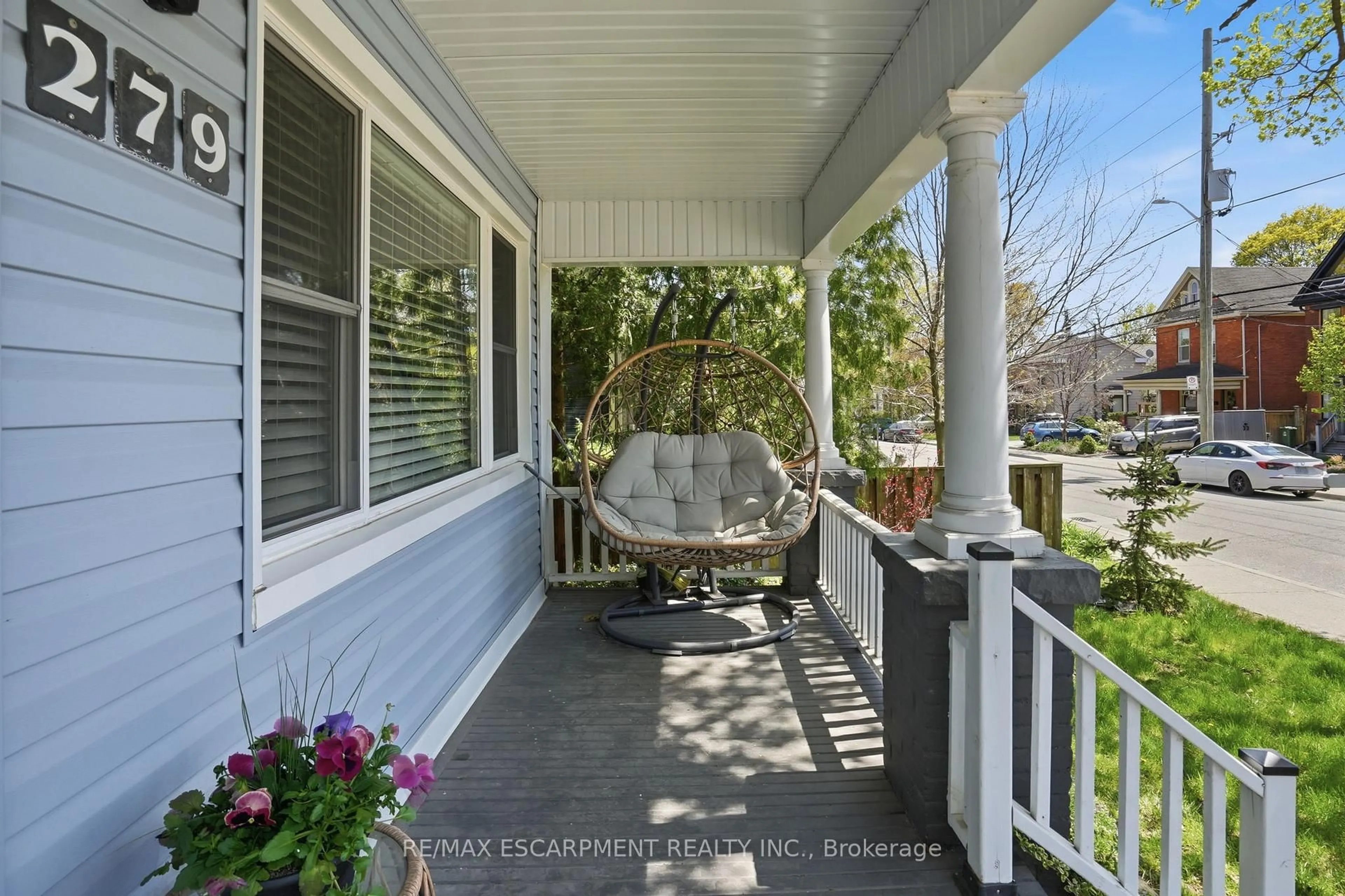 Patio, street for 279 Park St, Hamilton Ontario L9H 1Y6