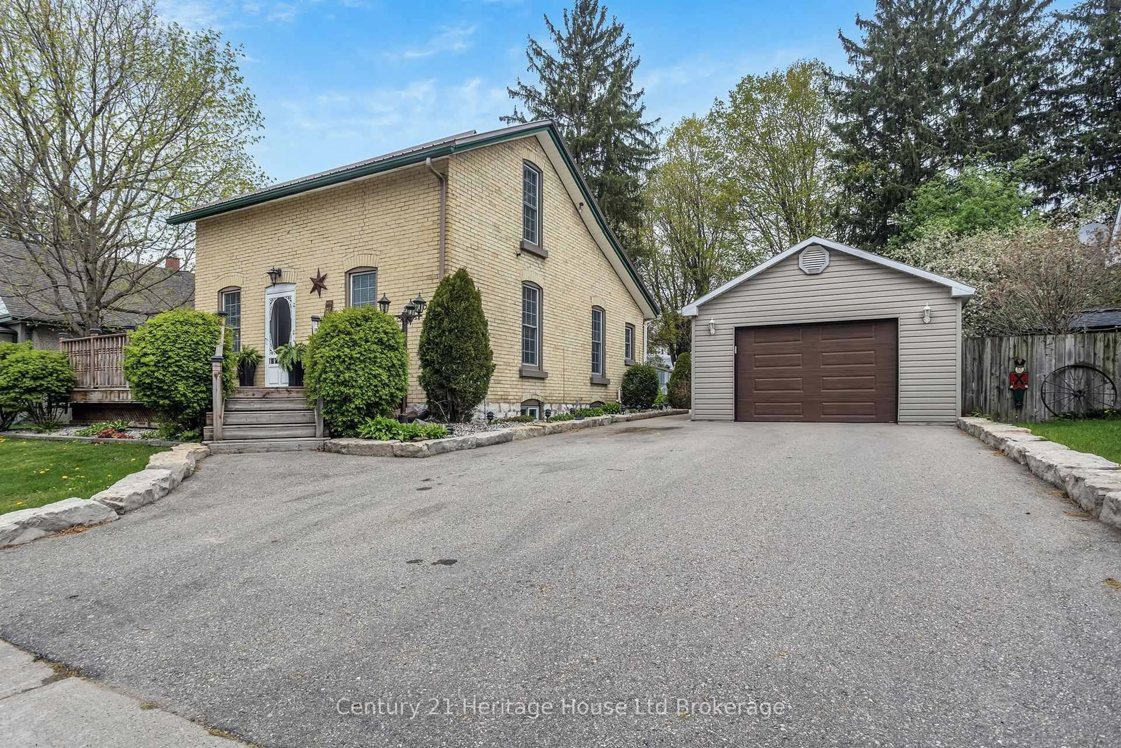 Unknown for 165 Canterbury St, Ingersoll Ontario N5C 1E2