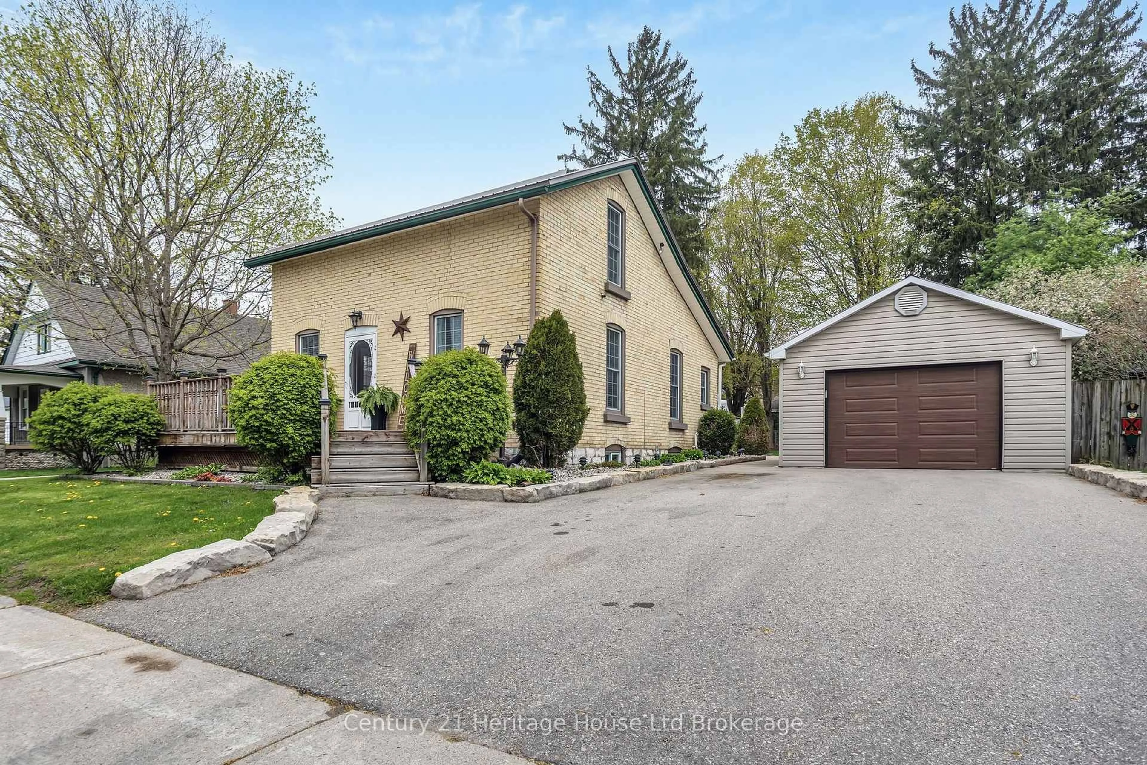Unknown for 165 Canterbury St, Ingersoll Ontario N5C 1E2