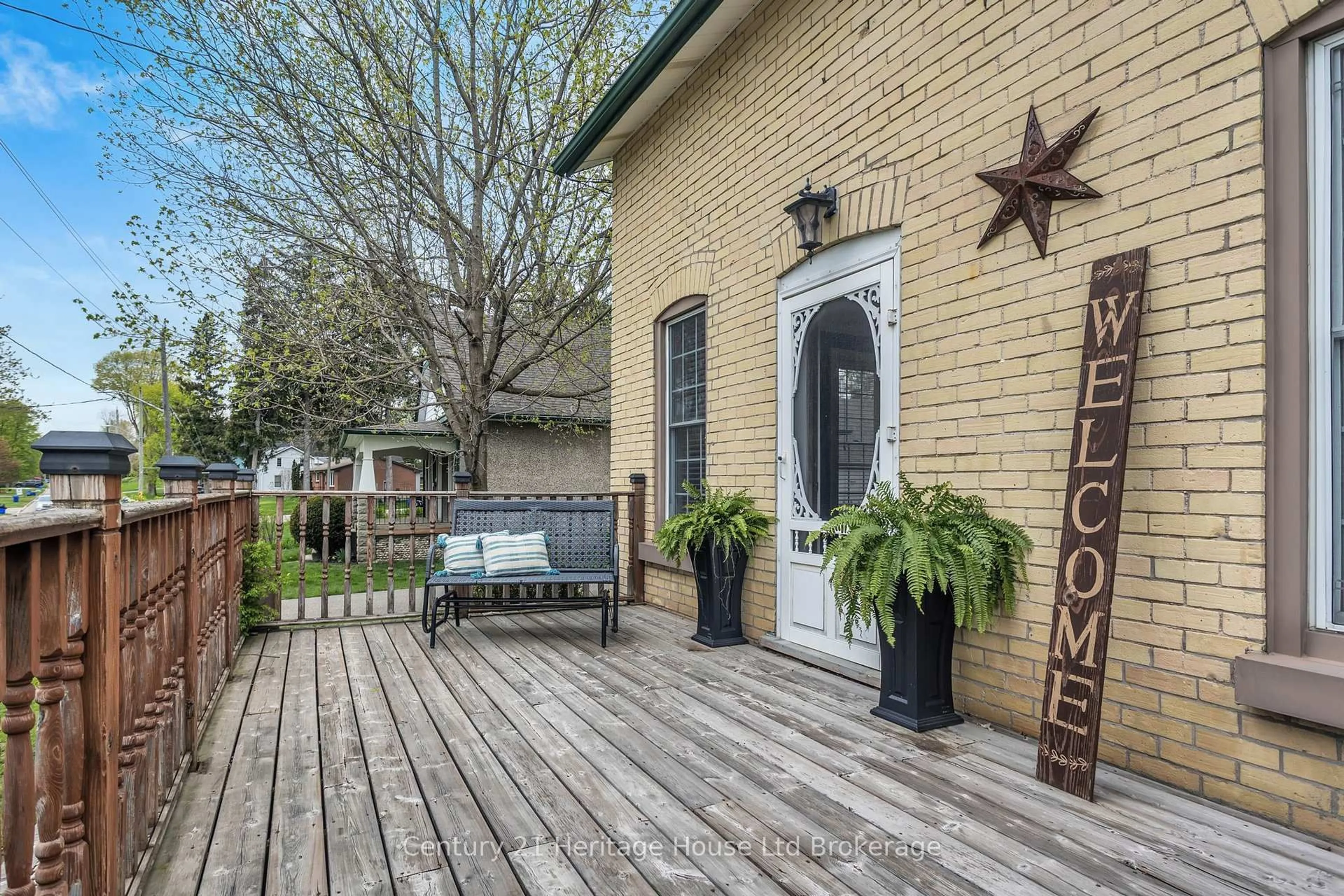 Patio, street for 165 Canterbury St, Ingersoll Ontario N5C 1E2