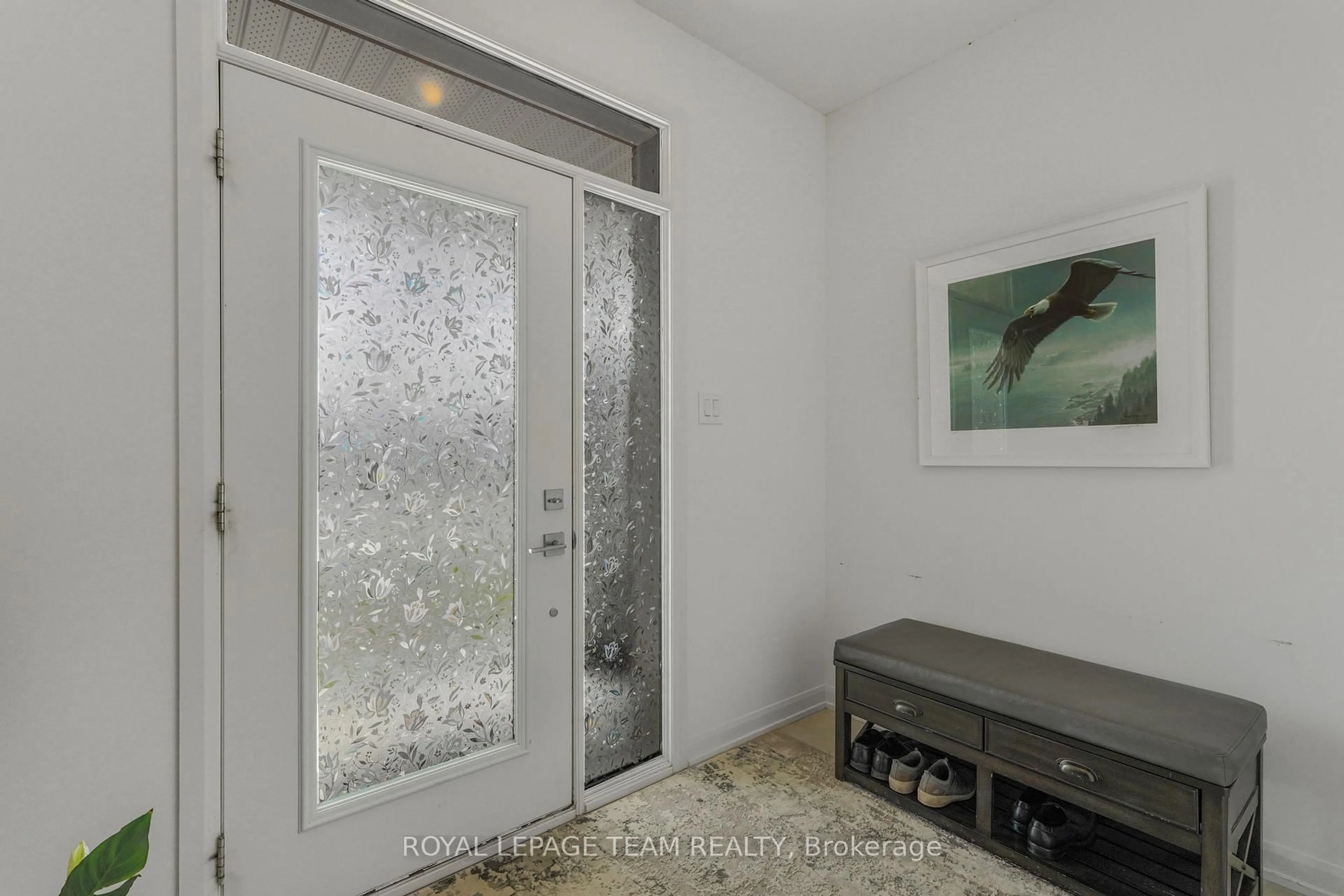 Indoor entryway for 376 Sterling Ave, Clarence-Rockland Ontario K4K 0L4