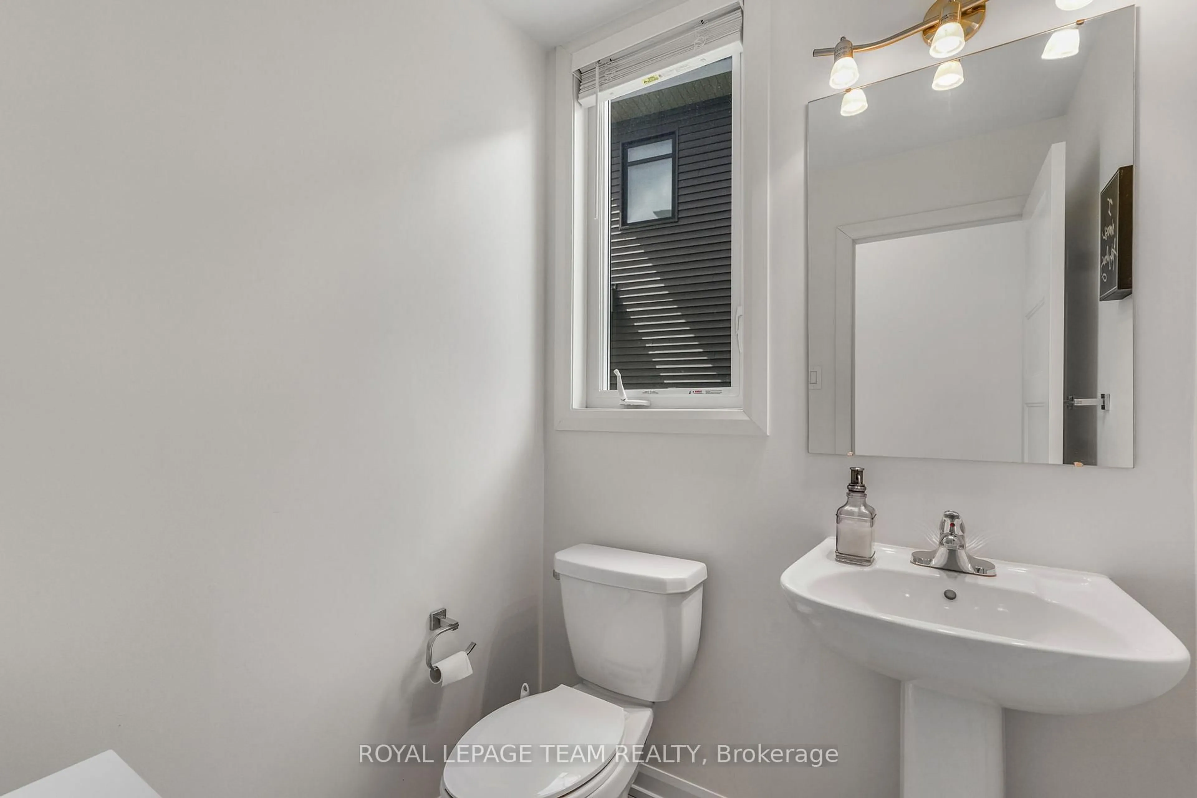 Standard bathroom, unknown for 376 Sterling Ave, Clarence-Rockland Ontario K4K 0L4