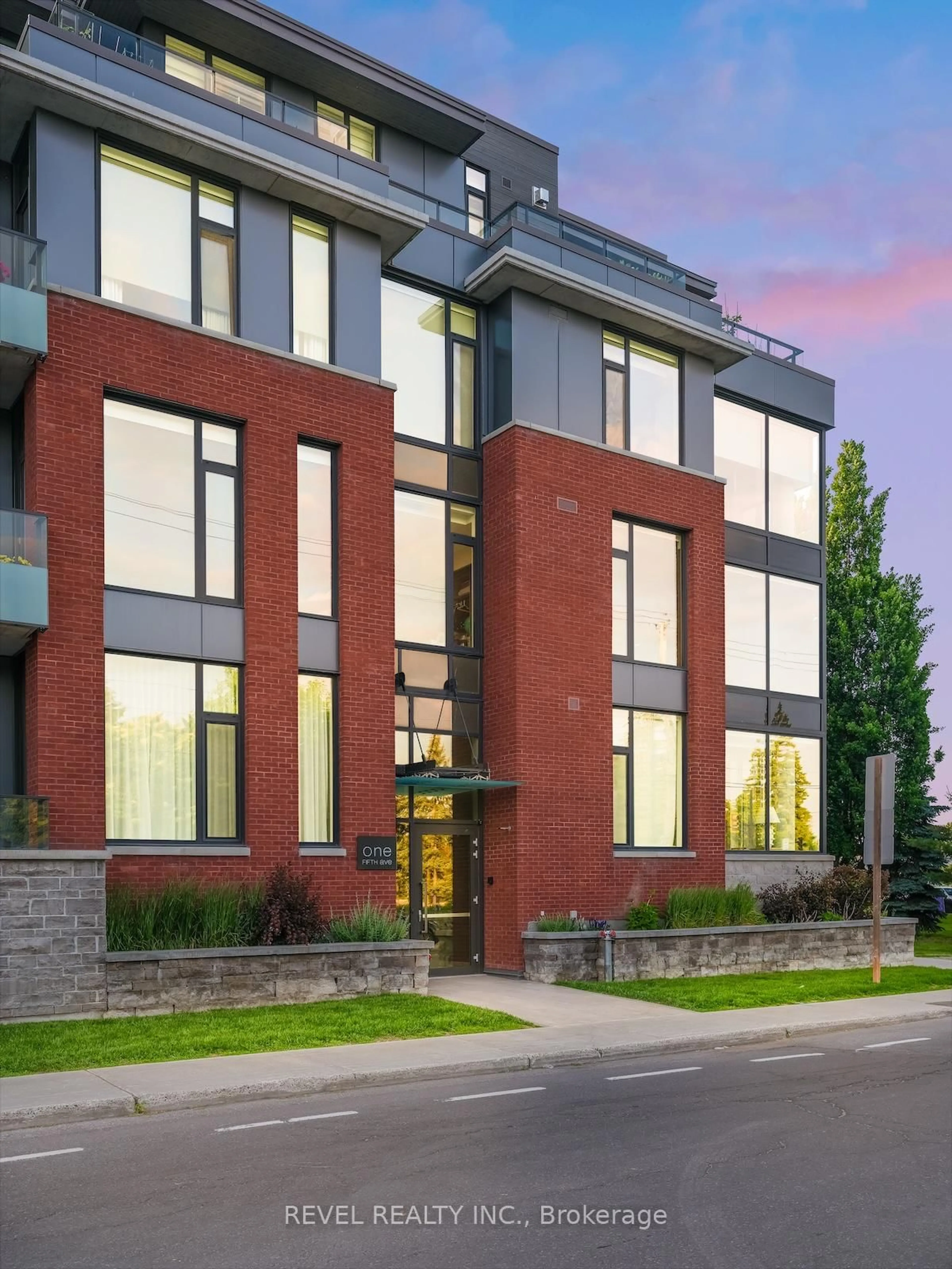 Home with brick exterior material, building for 1 Fifth Ave #205, Ottawa Ontario K1S 5W3