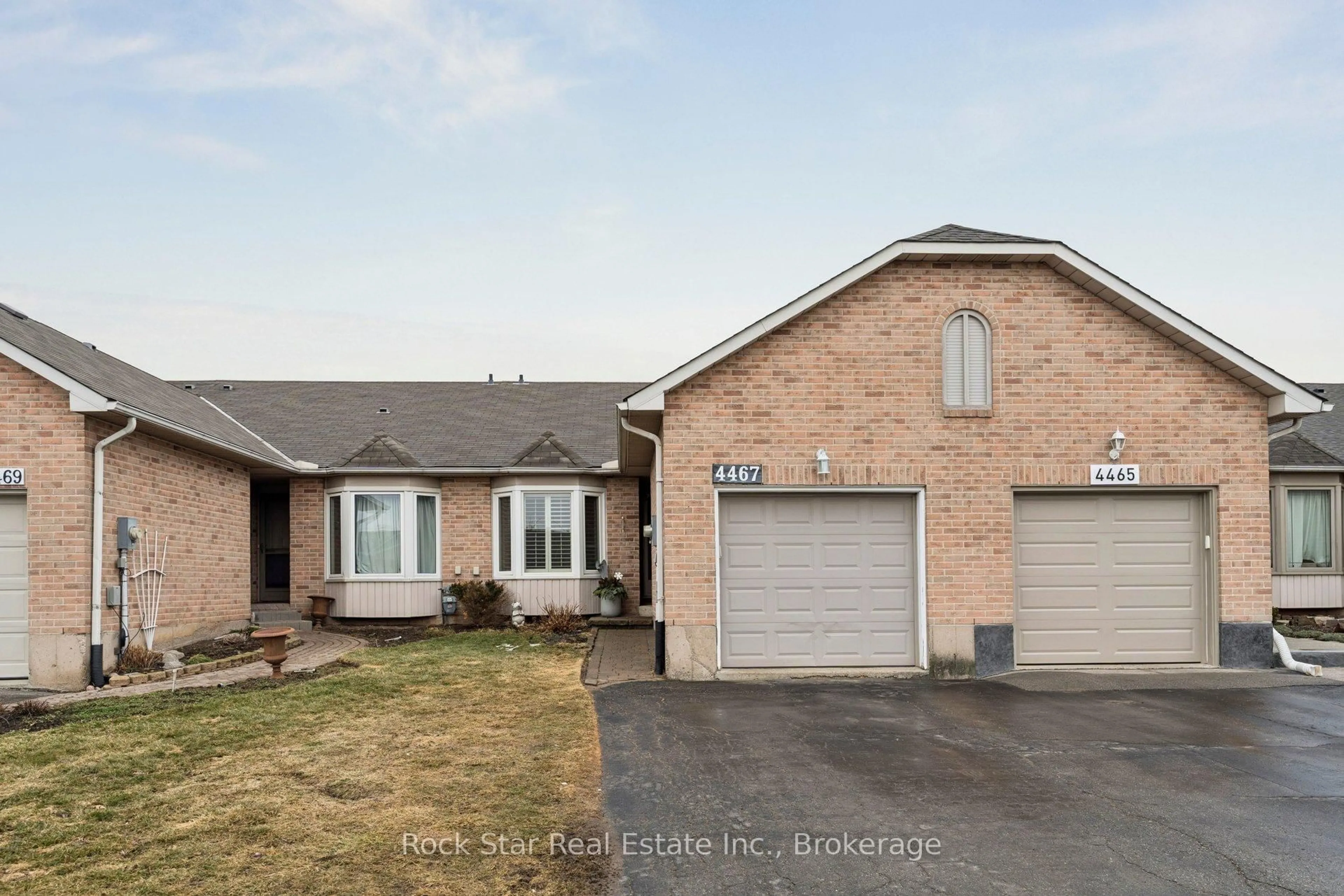 Home with brick exterior material, street for 4467 Michael Ave, Lincoln Ontario L3J 0E2