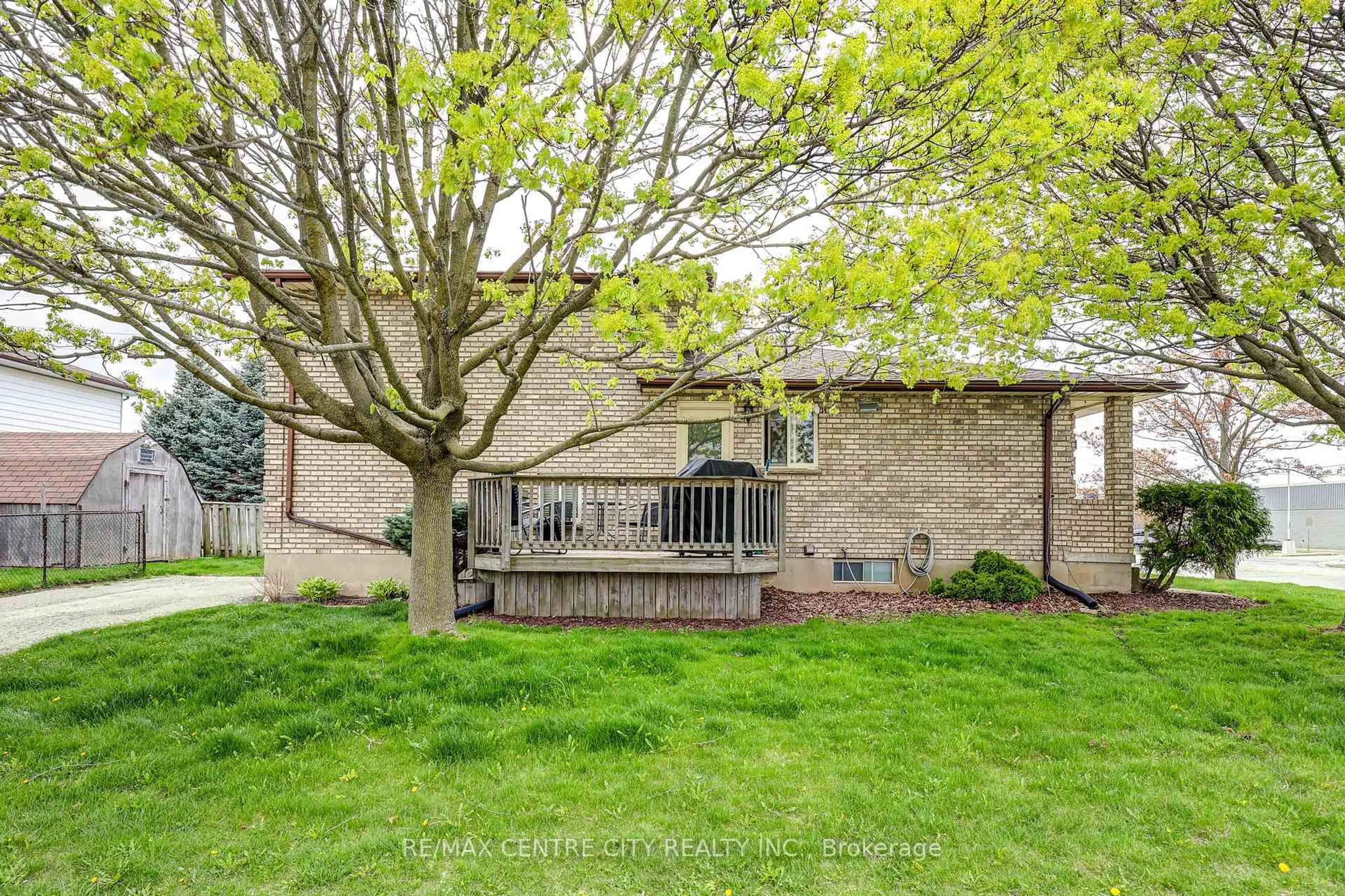 Patio, unknown for 456 Wellington St, St. Thomas Ontario N5R 5X8