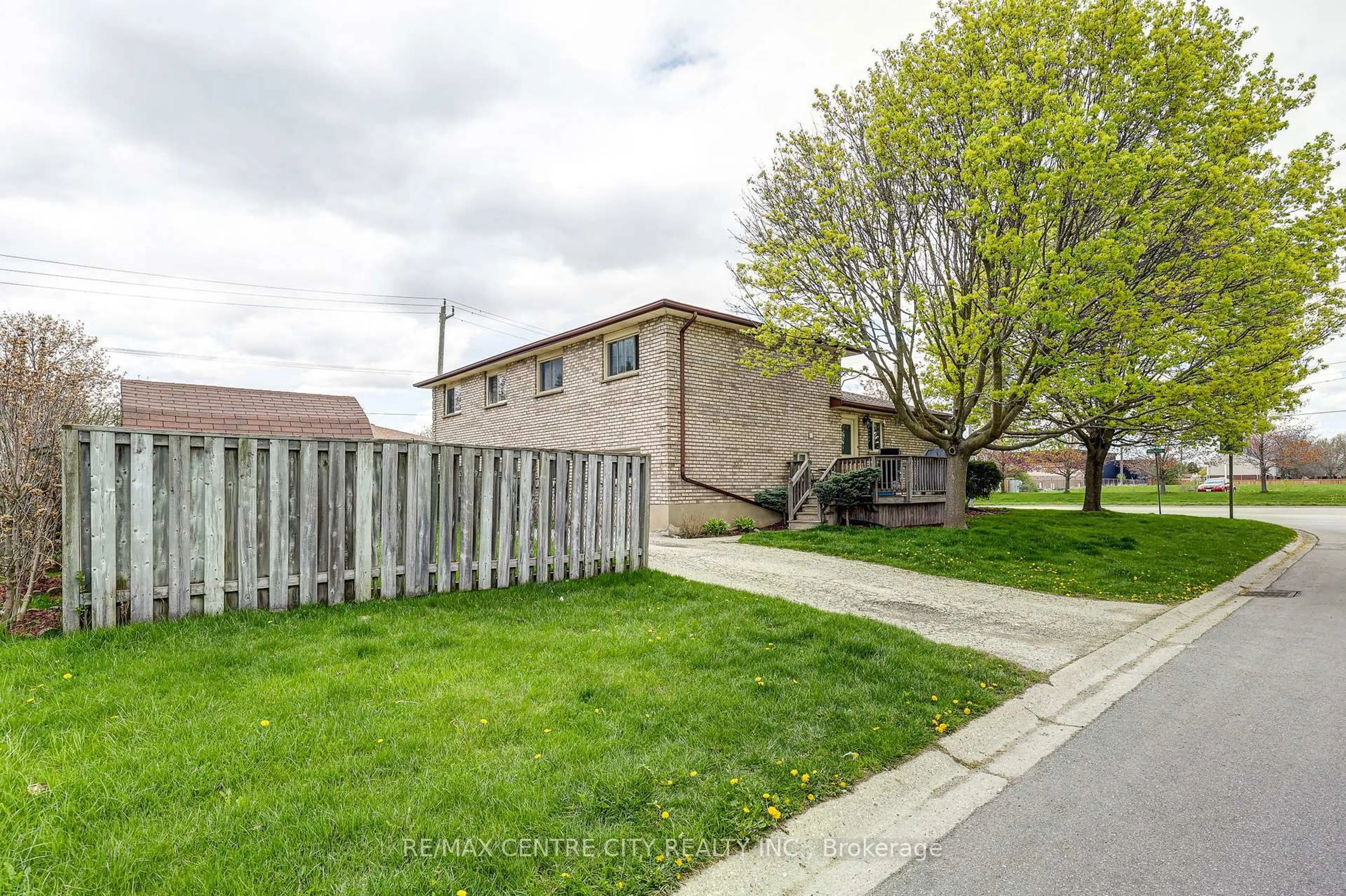 Unknown for 456 Wellington St, St. Thomas Ontario N5R 5X8