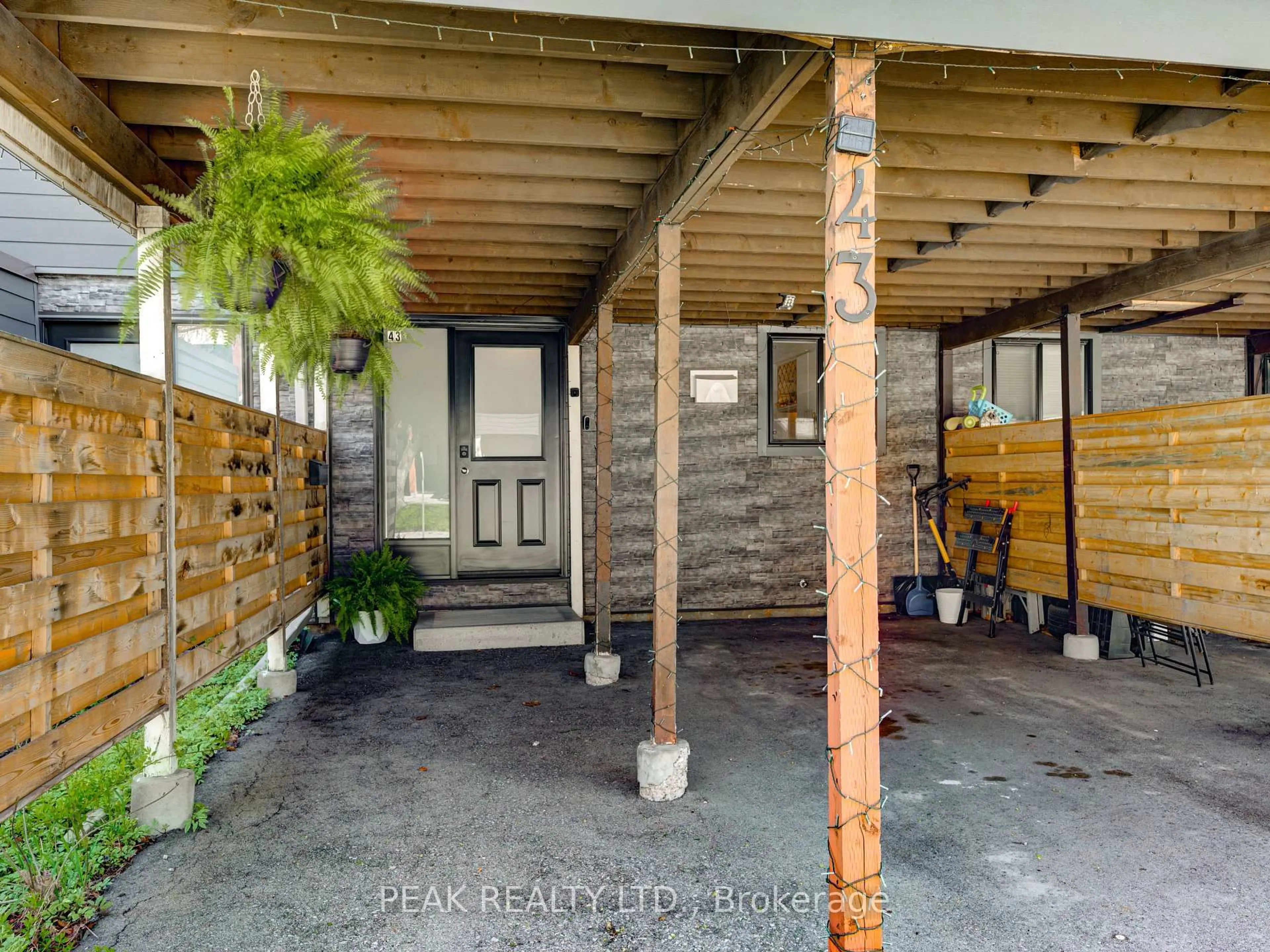 Indoor entryway for 135 Chalmers St #43, Cambridge Ontario N1R 6M2