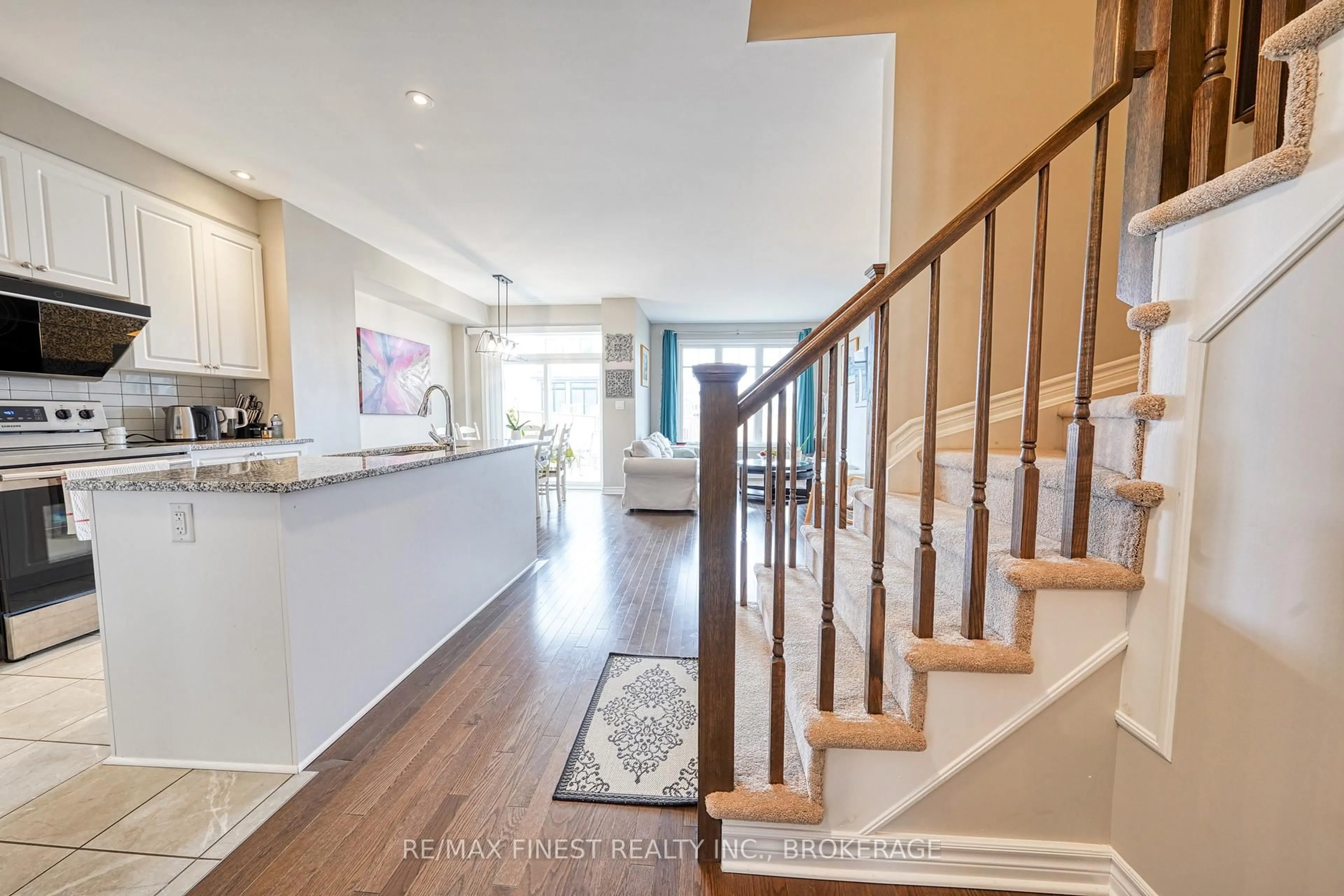 Indoor entryway for 1123 Barrow Ave, Kingston Ontario K7M 0G5