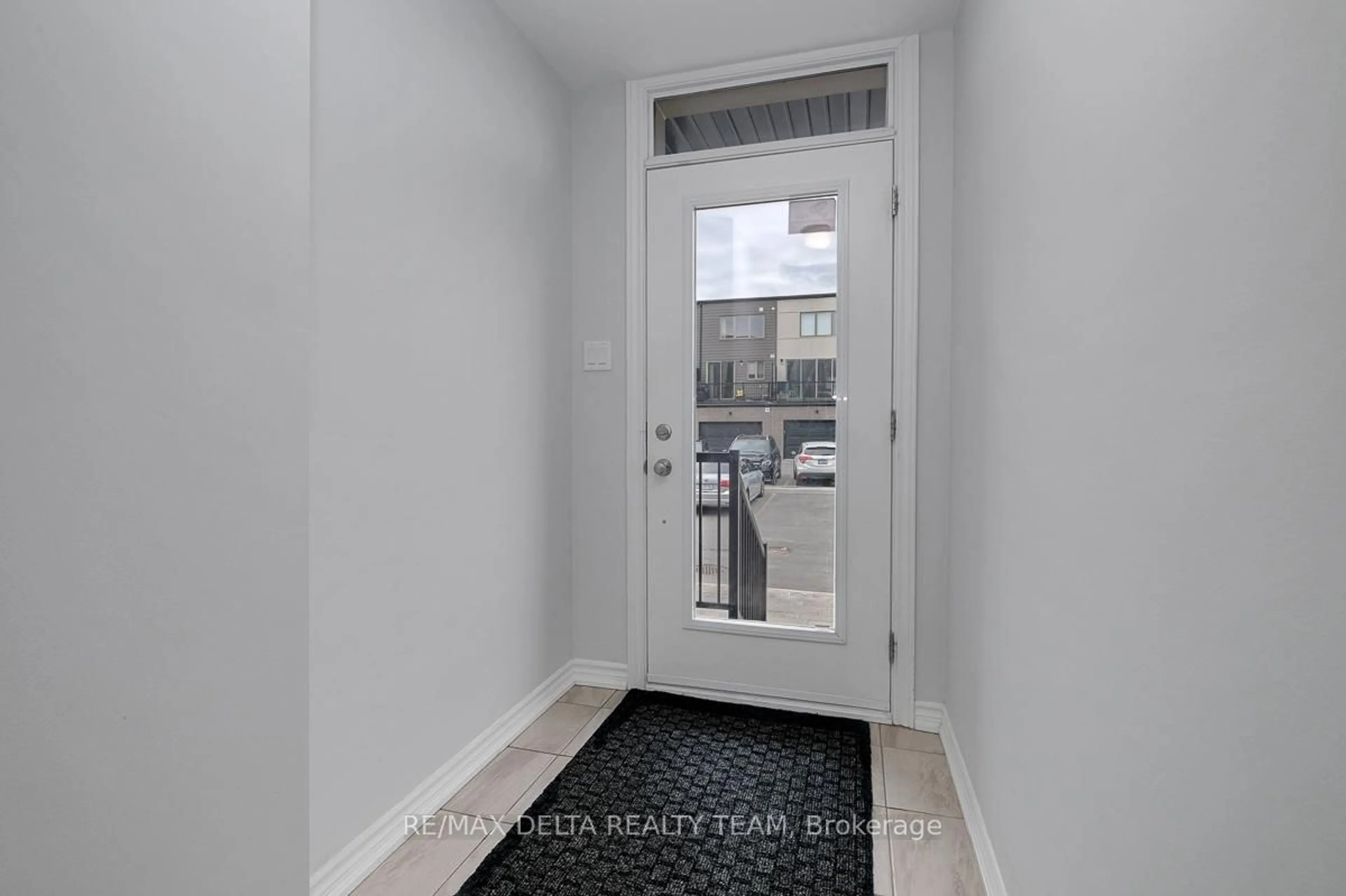 Indoor entryway for 716 Kizis Private #11, Ottawa Ontario K1K 5A8