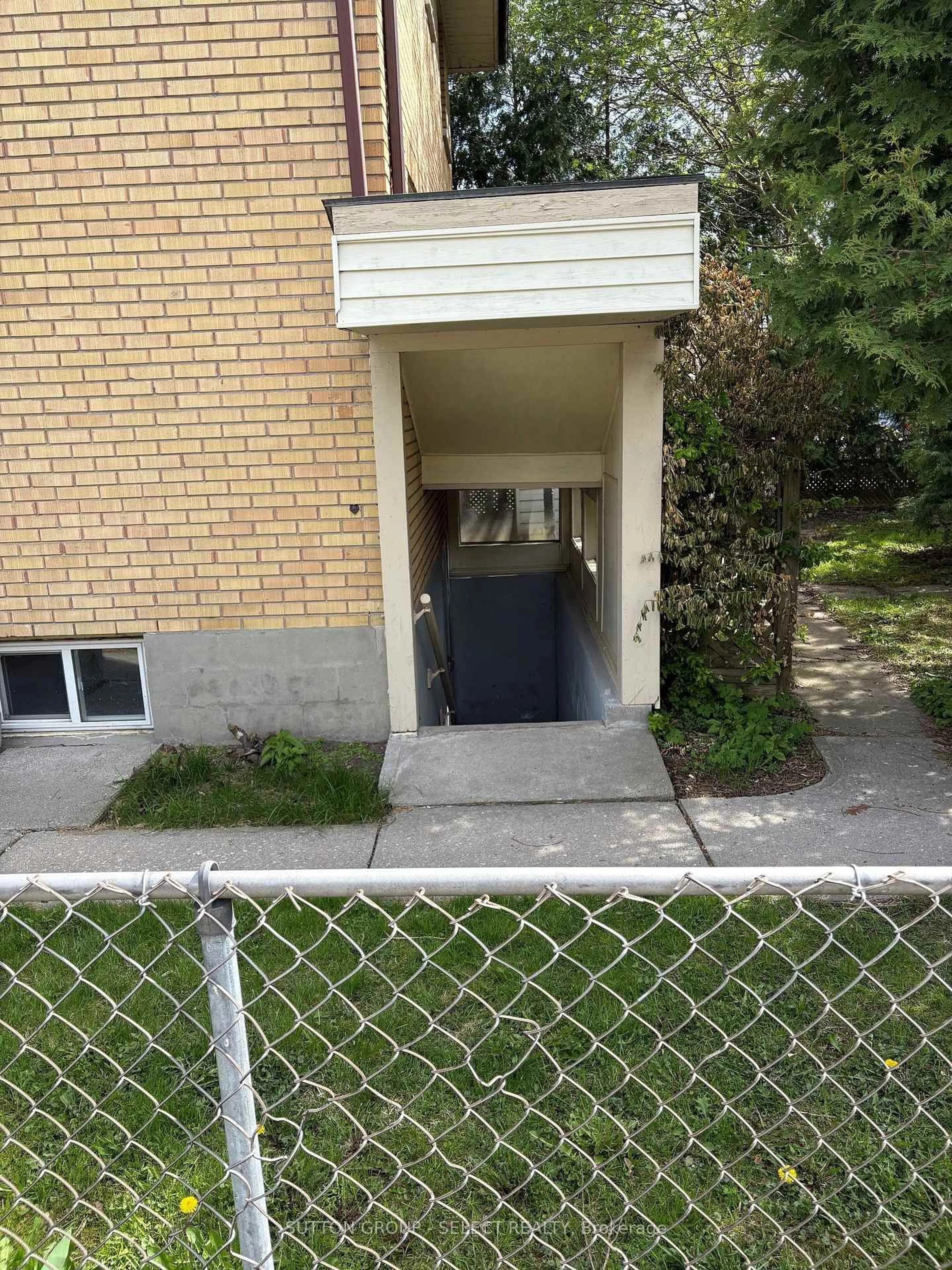 Unknown for 84 Wilson Ave, London North Ontario N6H 1X6