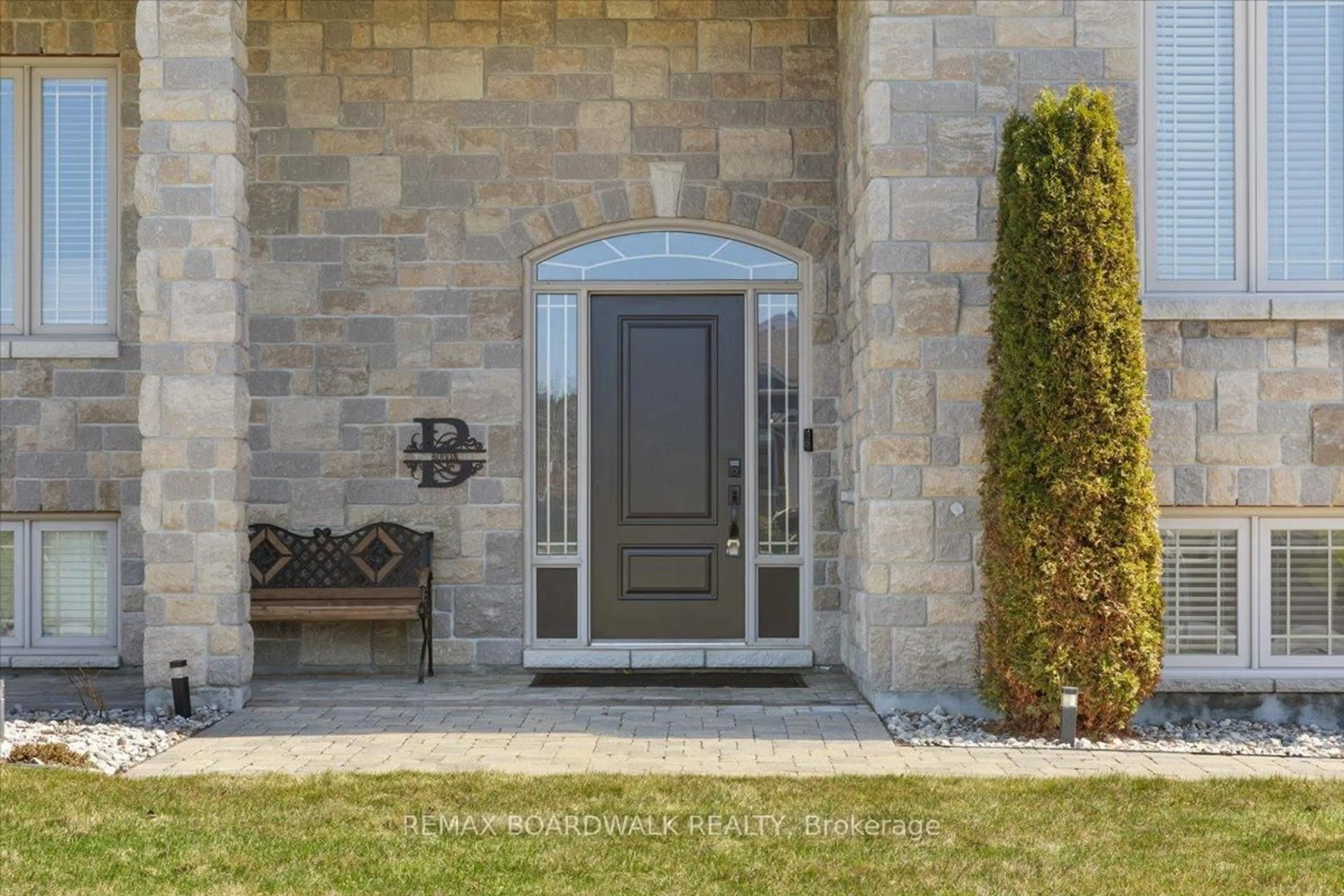 Indoor entryway for 3421 Summerbreeze Dr, Osgoode Ontario K0A 2W0