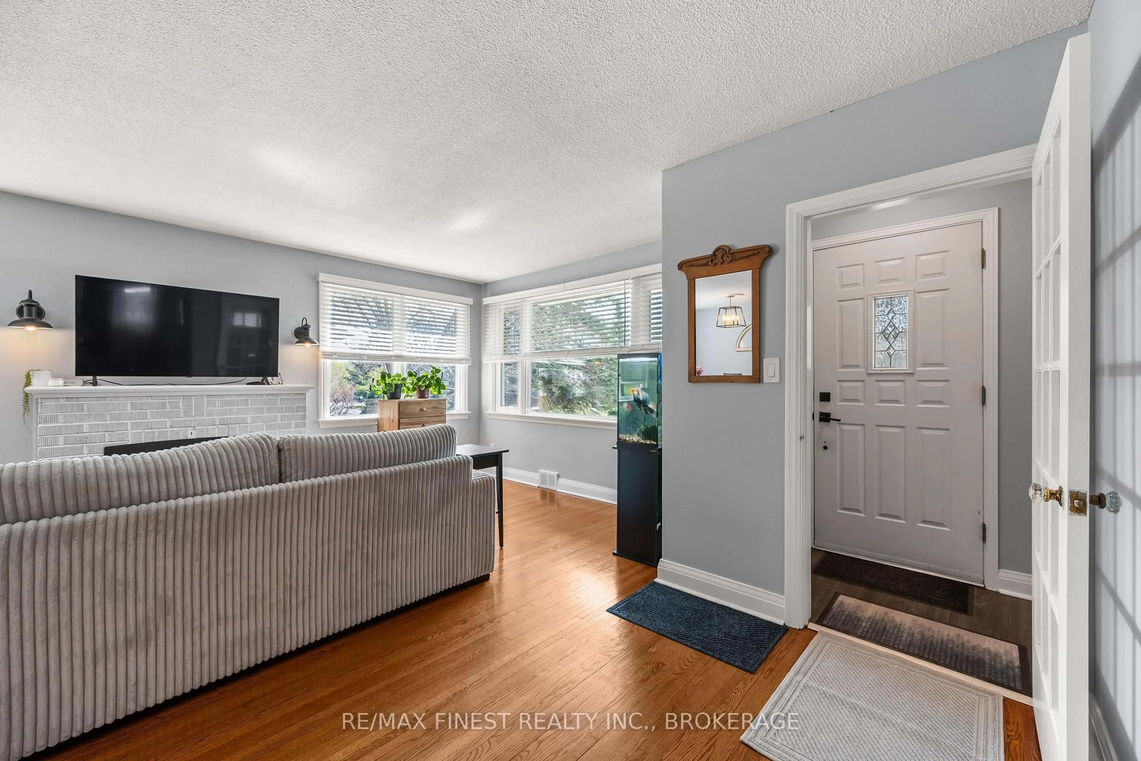 Indoor entryway for 133 Indian Rd, Kingston Ontario K7M 1T1
