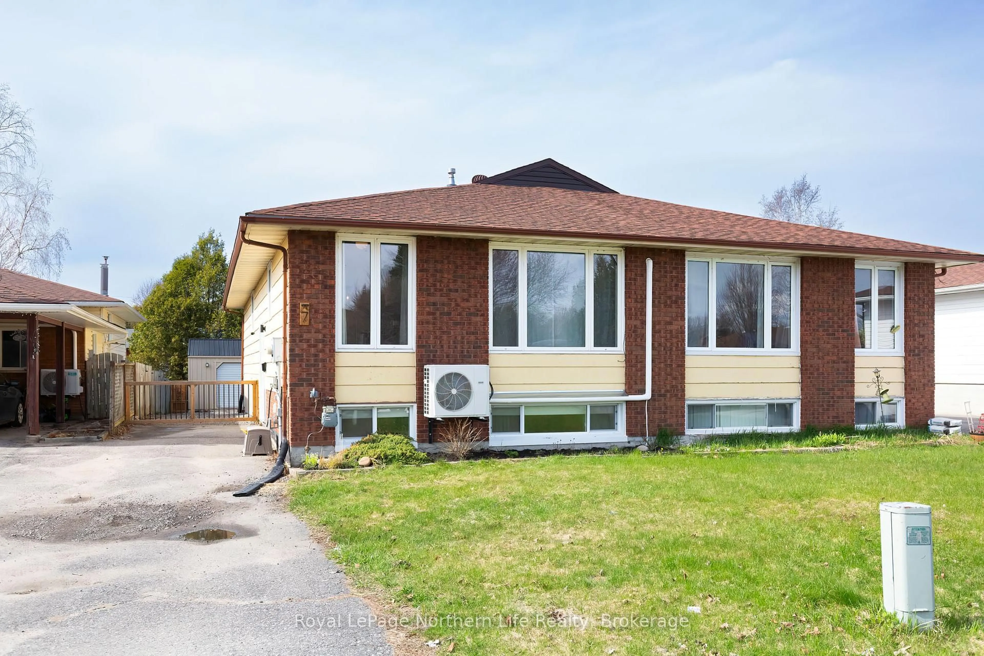 Home with brick exterior material, street for 7 Harris Dr, North Bay Ontario P1A 3Z1