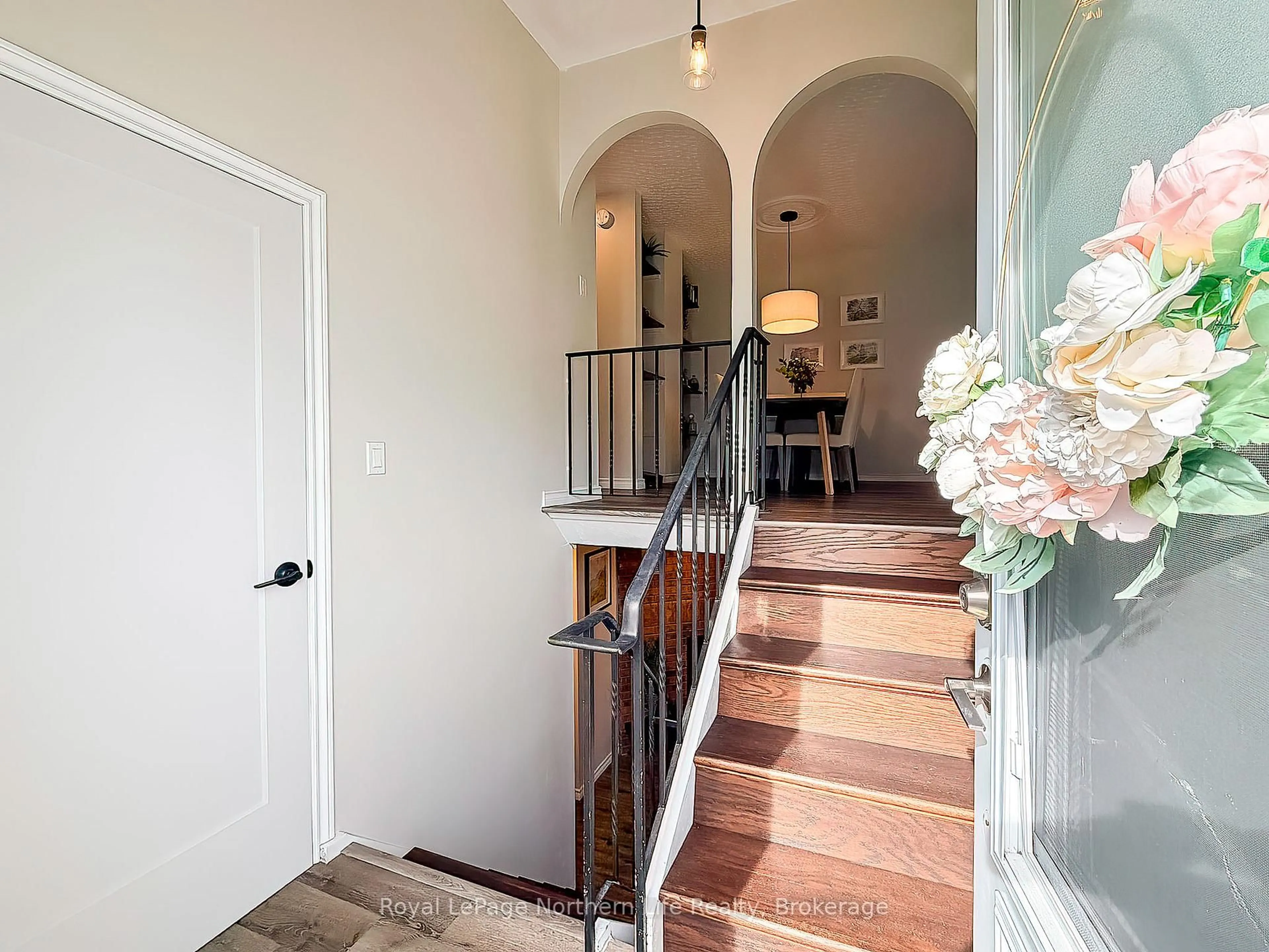 Indoor entryway for 7 Harris Dr, North Bay Ontario P1A 3Z1