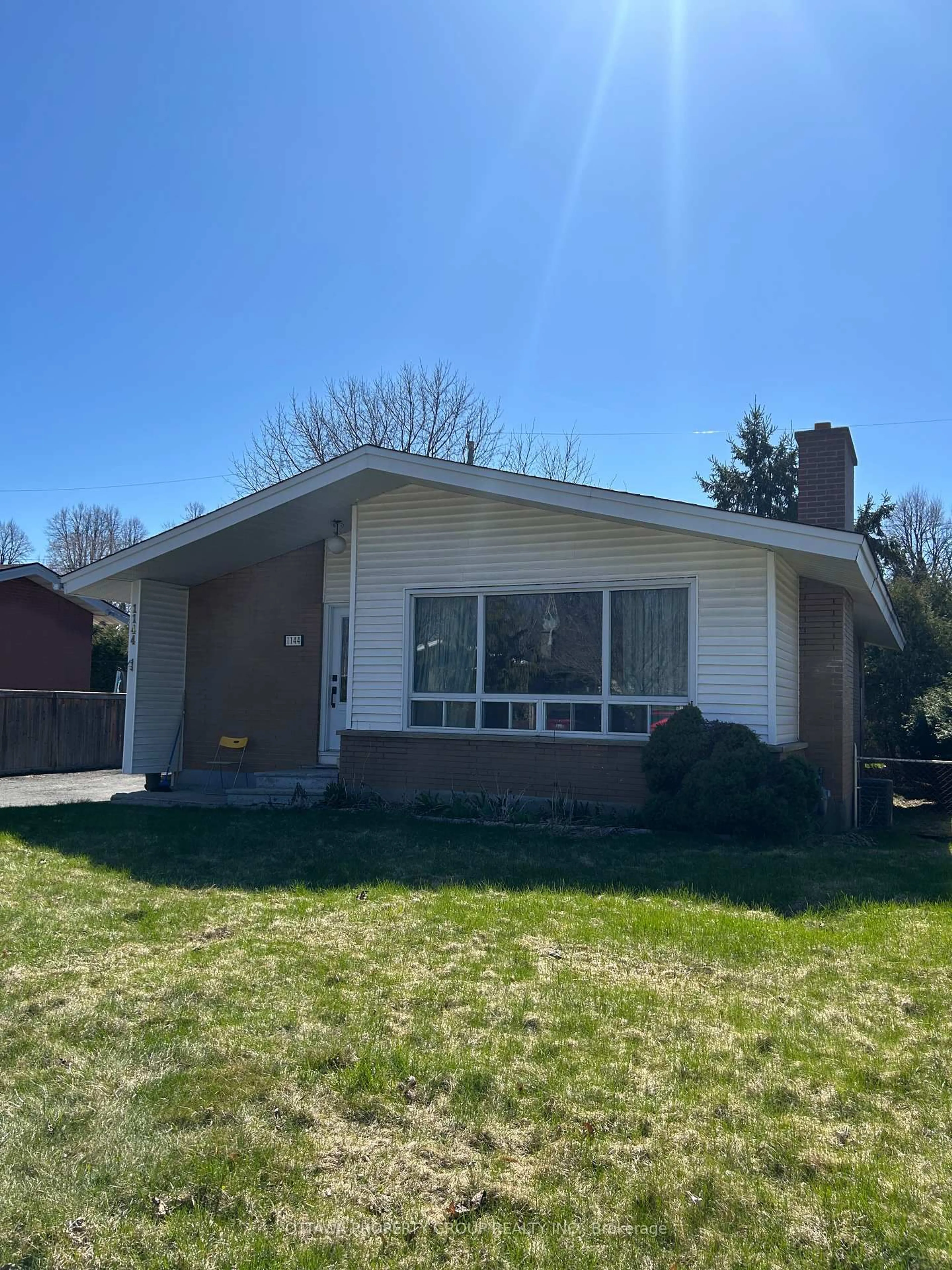 Home with vinyl exterior material, street for 1144 Parkway Dr, Ottawa Ontario K2C 2W2