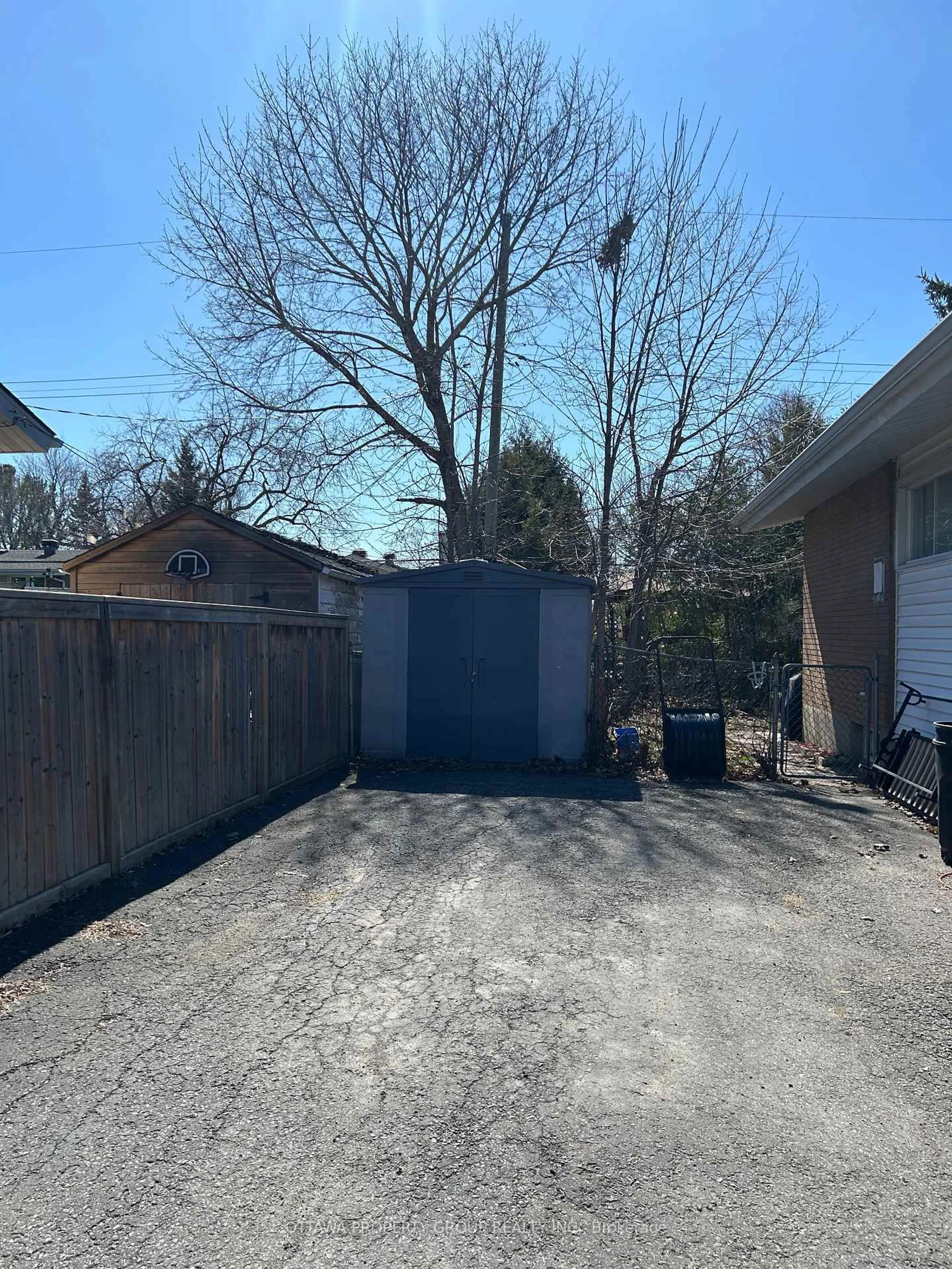 Shed for 1144 Parkway Dr, Ottawa Ontario K2C 2W2
