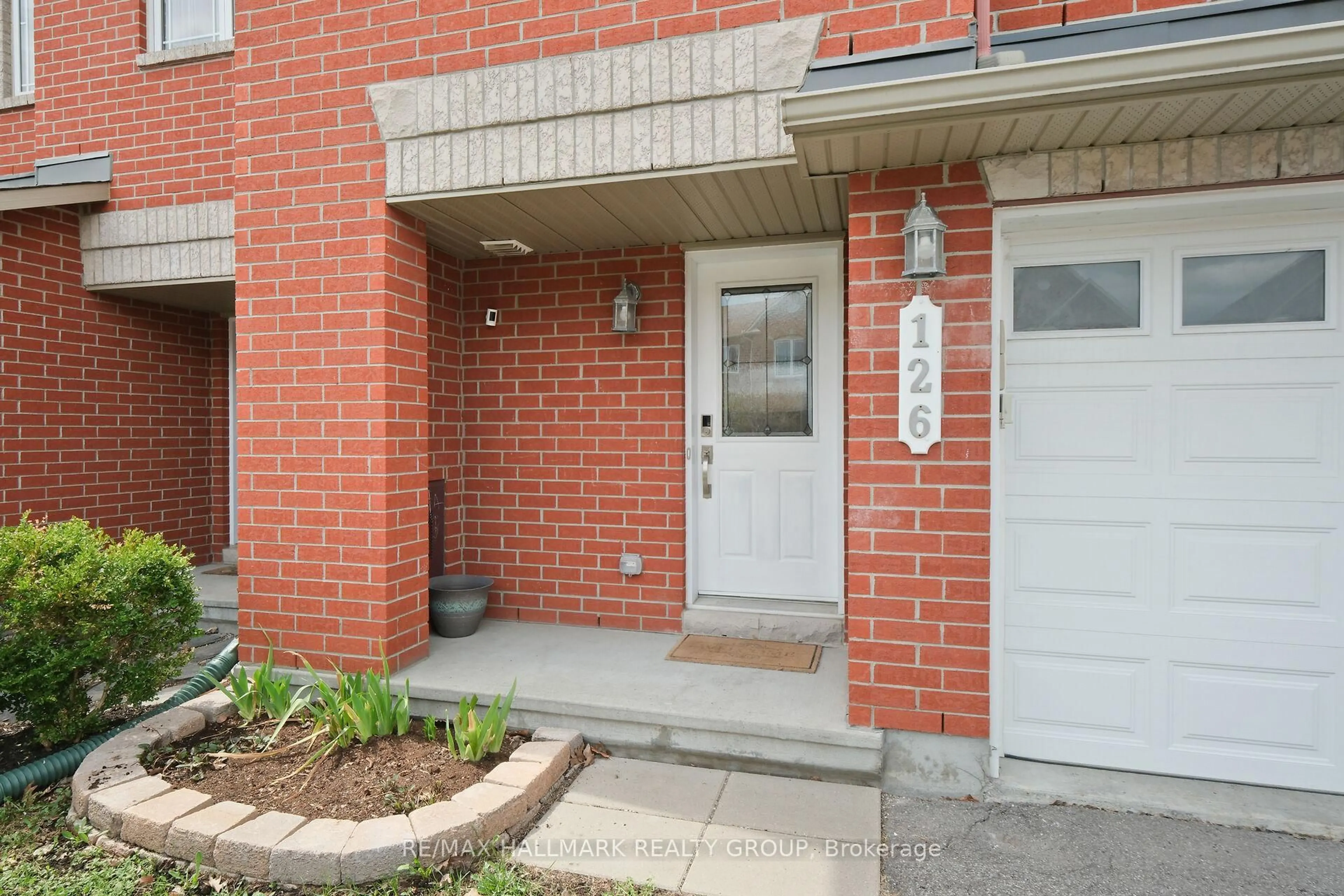 Unknown for 126 Silvermoon Cres, Ottawa Ontario K4A 0P5