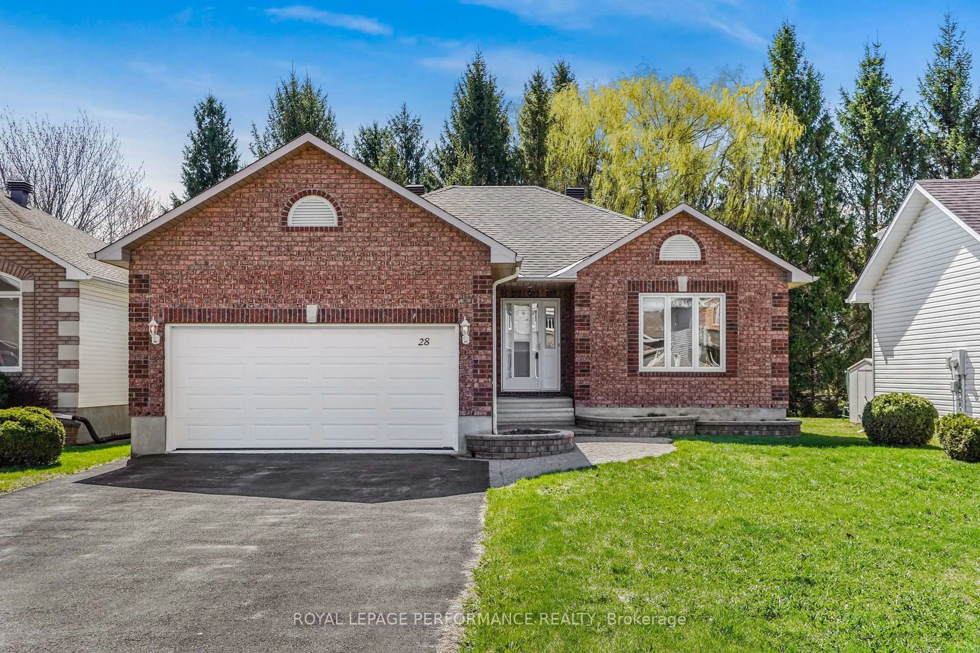 Home with brick exterior material, street for 28 Campbell Crt, Russell Ontario K4R 1G7