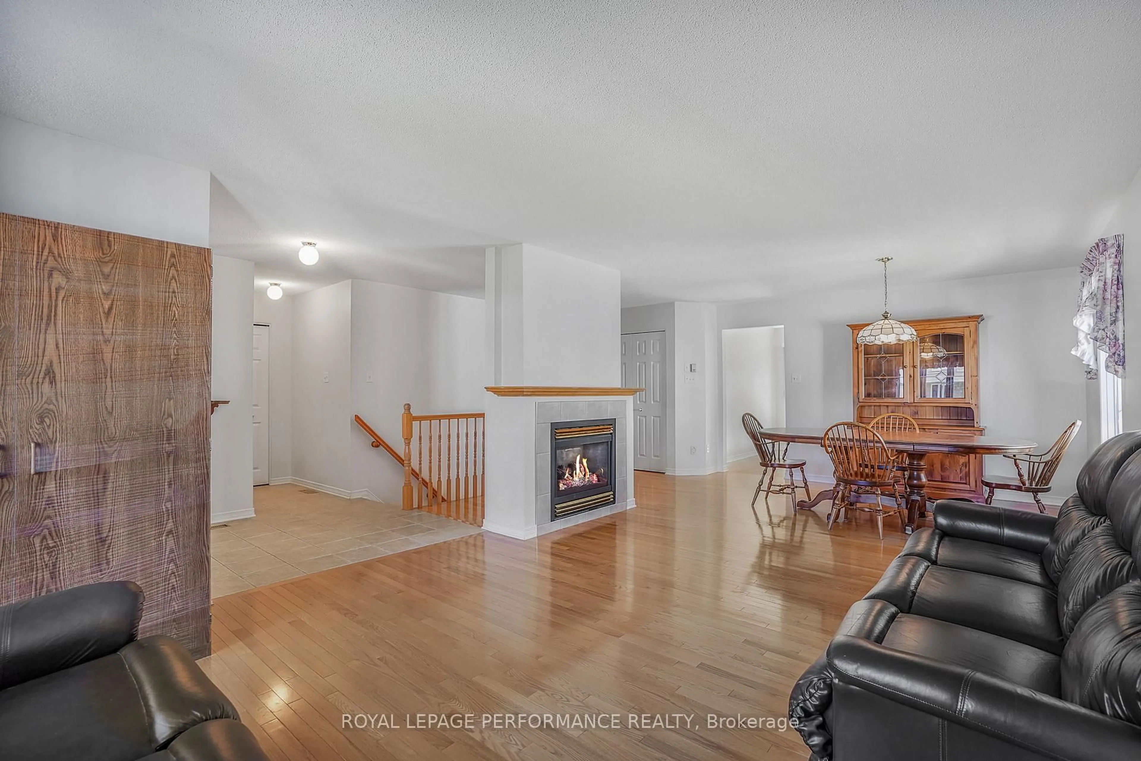 Living room with furniture, unknown for 28 Campbell Crt, Russell Ontario K4R 1G7
