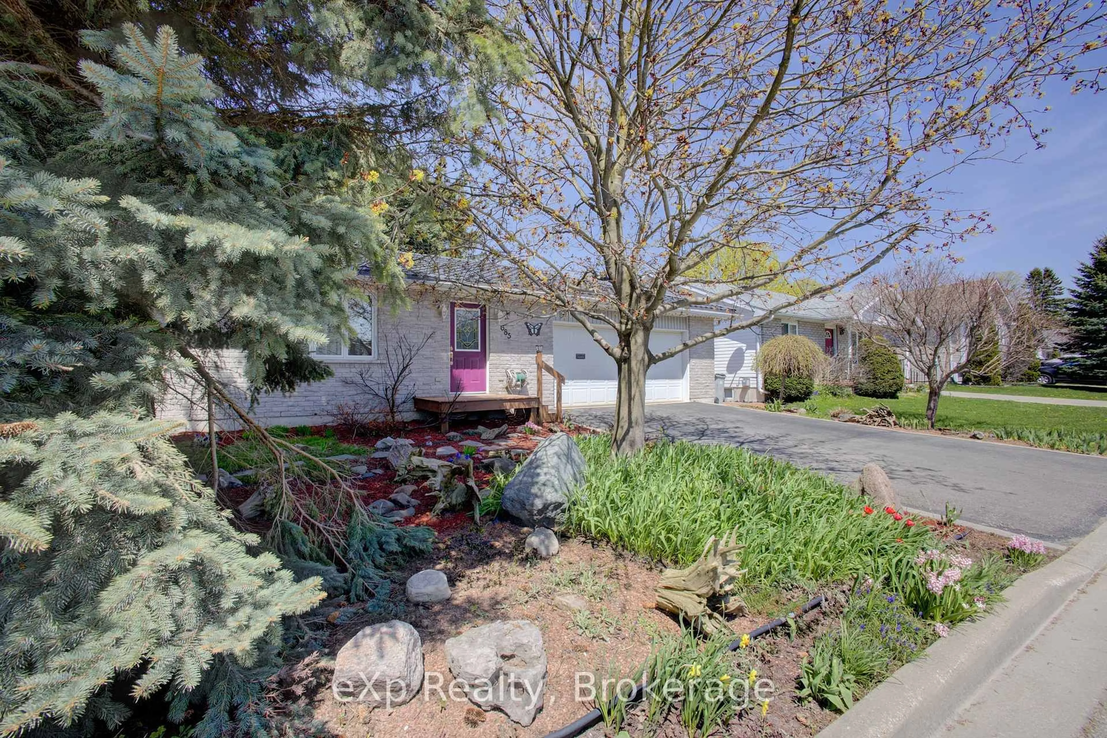 A pic from outside/outdoor area/front of a property/back of a property/a pic from drone, street for 685 RESERVE Ave, North Perth Ontario N4W 2L3
