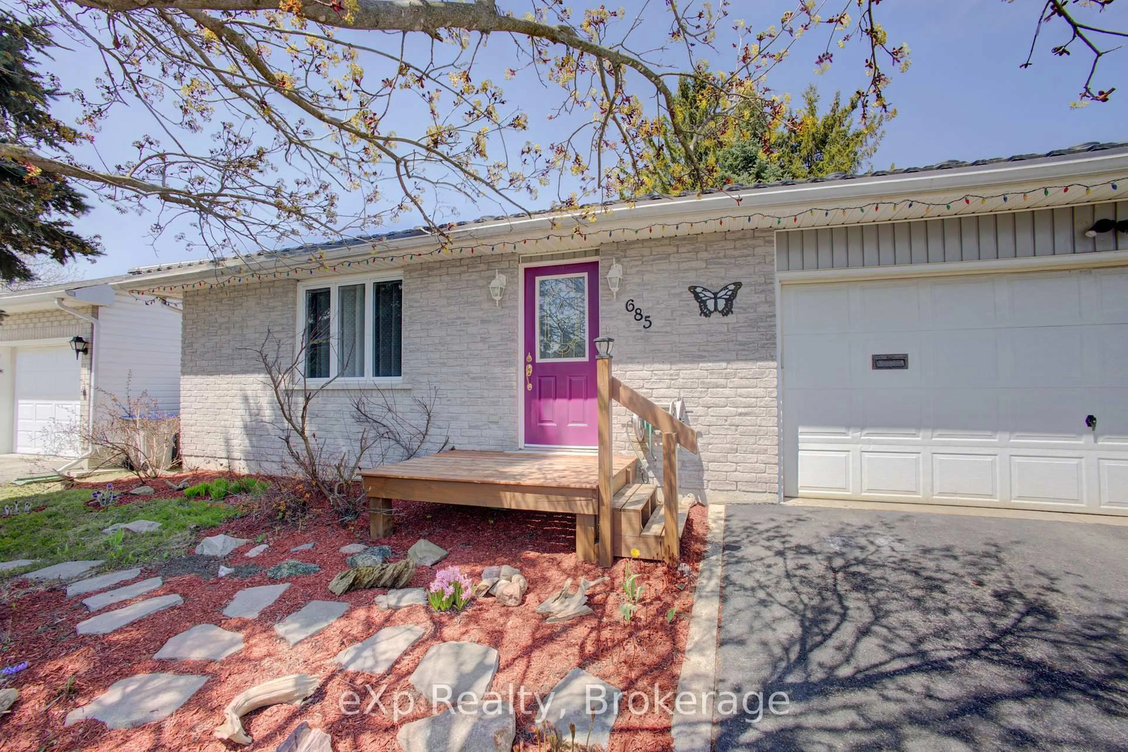 Home with vinyl exterior material, street for 685 RESERVE Ave, North Perth Ontario N4W 2L3