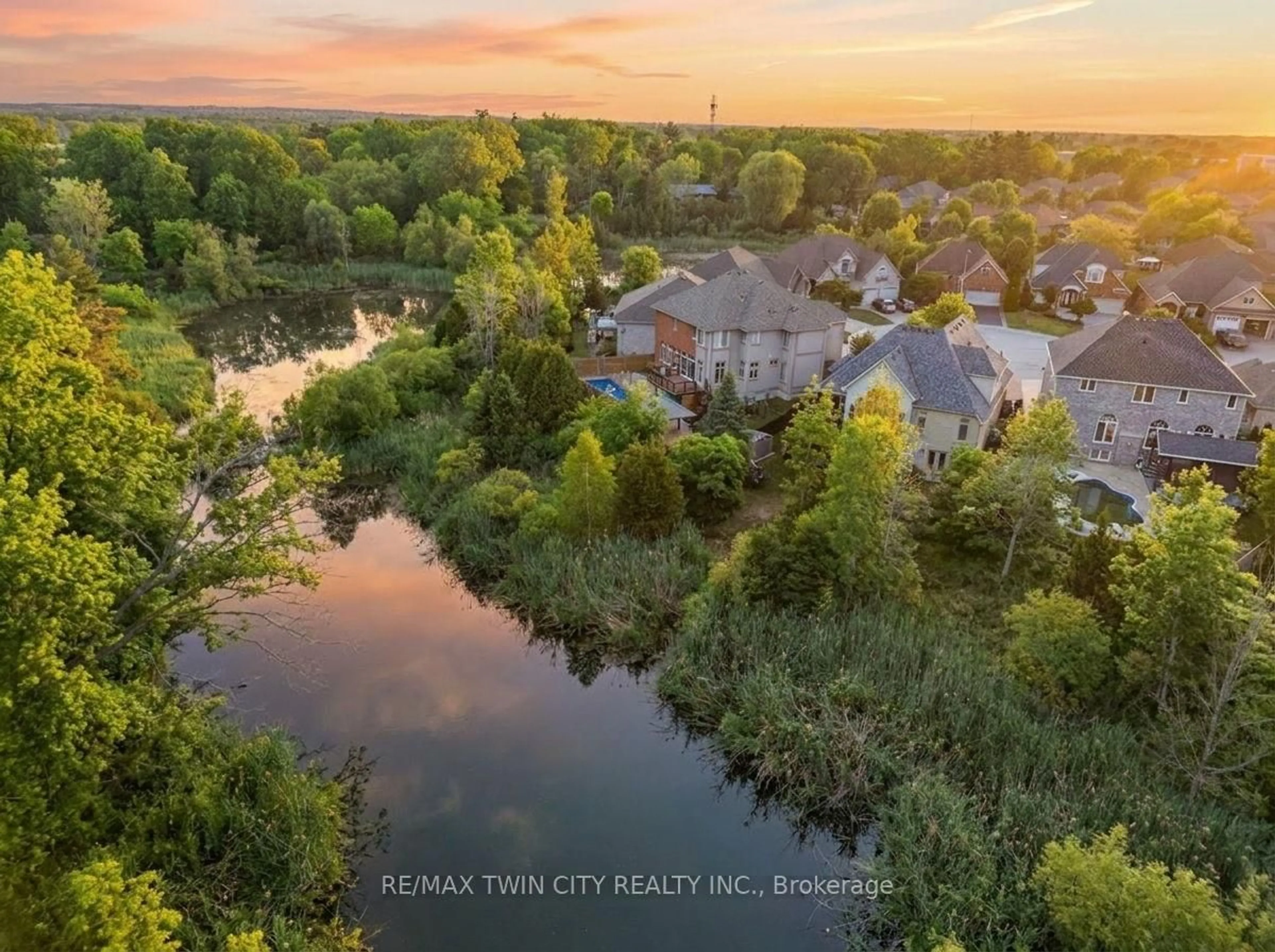 A pic from outside/outdoor area/front of a property/back of a property/a pic from drone, water/lake/river/ocean view for 7 Tom Thomson Crt, Brantford Ontario N3R 7Z6