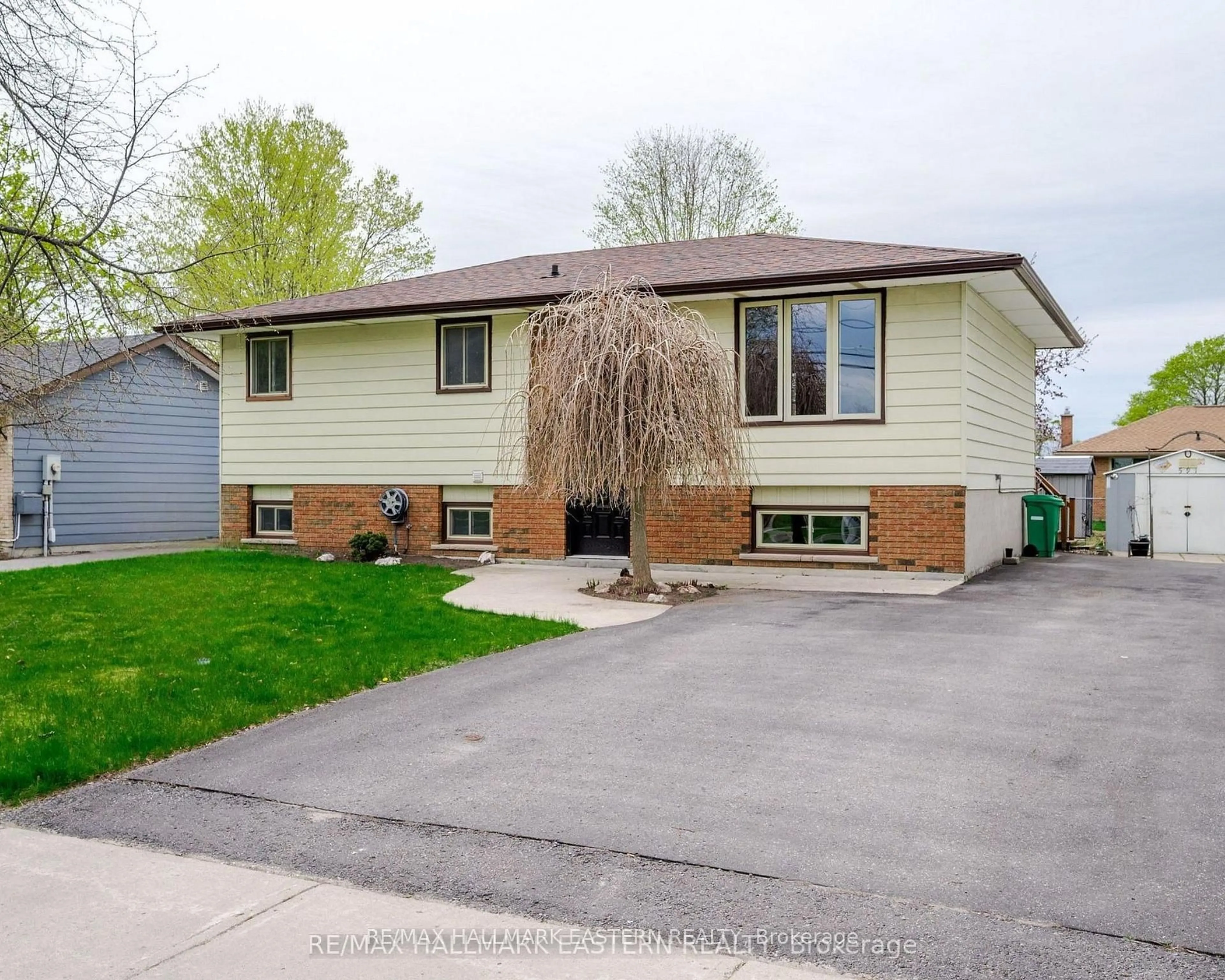 Home with vinyl exterior material, street for 591 Otonabee Dr, Peterborough Ontario K9J 7X8