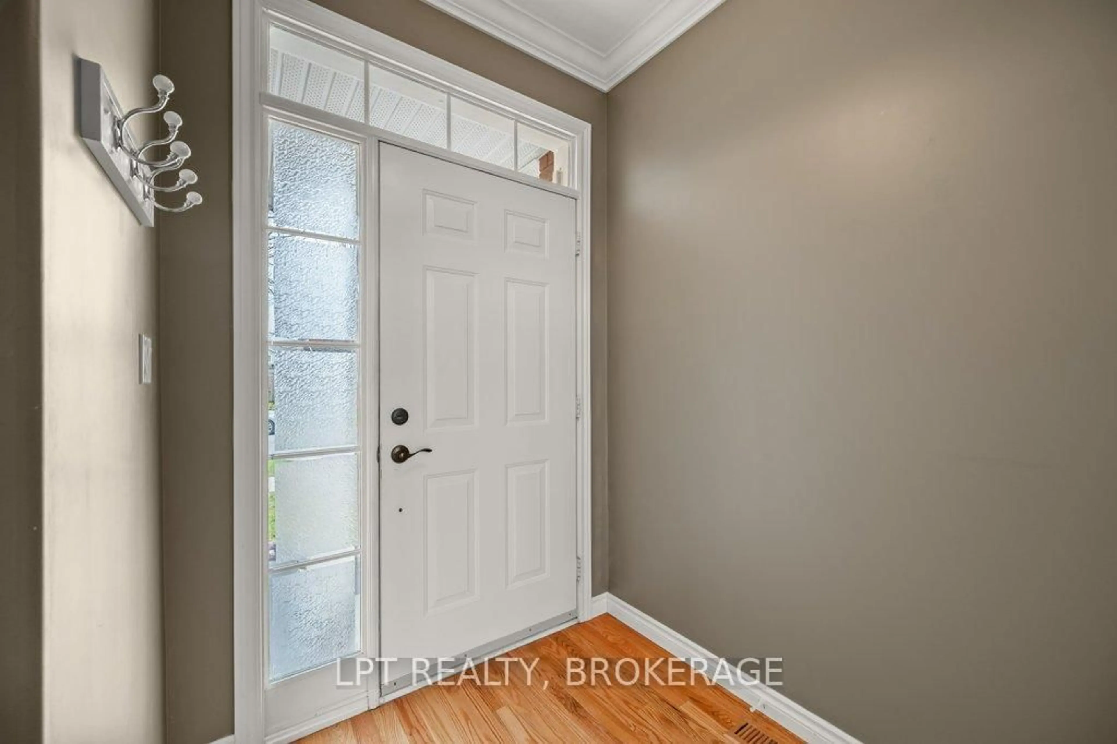 Indoor entryway for 421 Cooke Cres, Kingston Ontario K7P 3J5