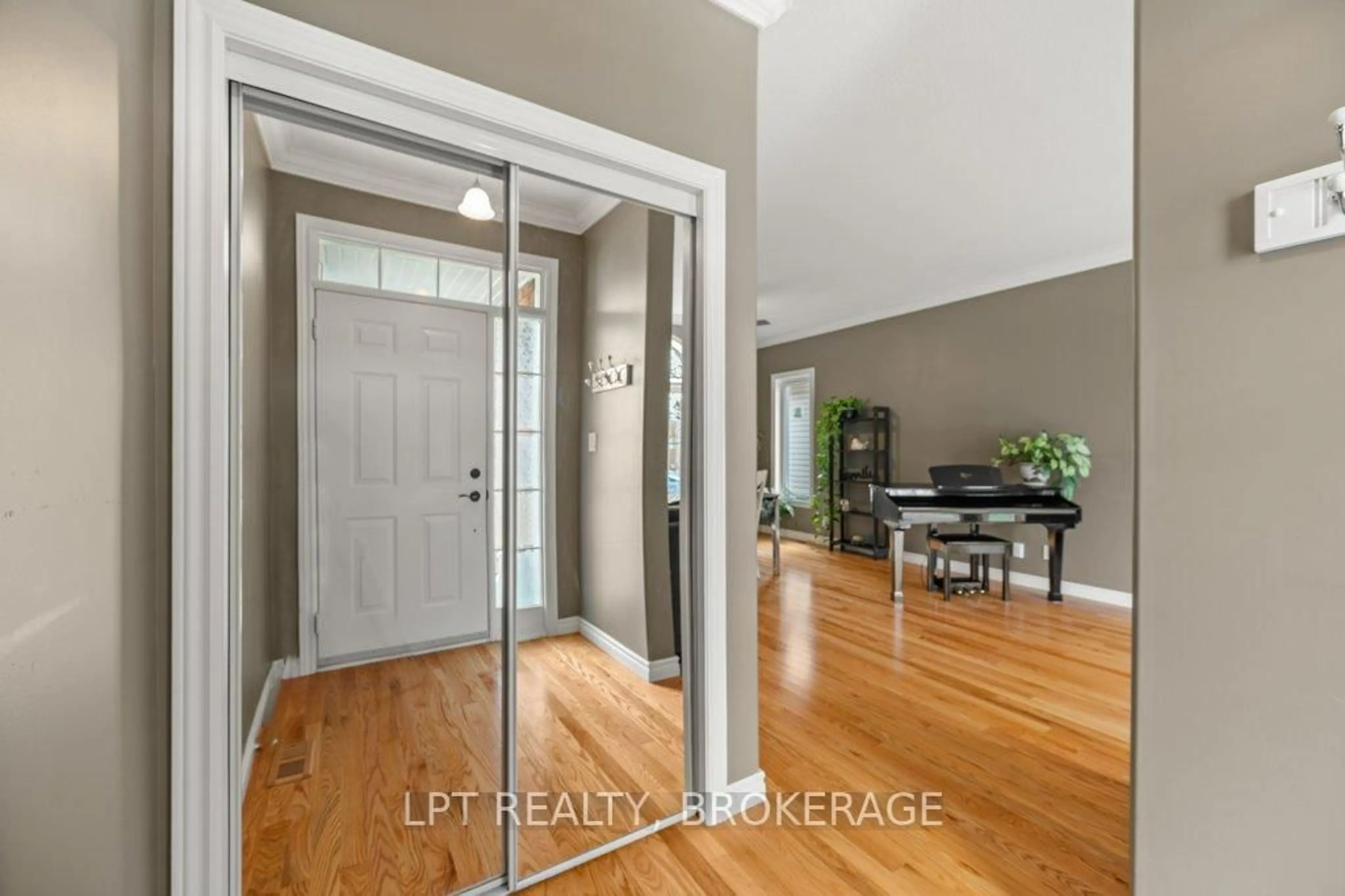 Indoor entryway for 421 Cooke Cres, Kingston Ontario K7P 3J5
