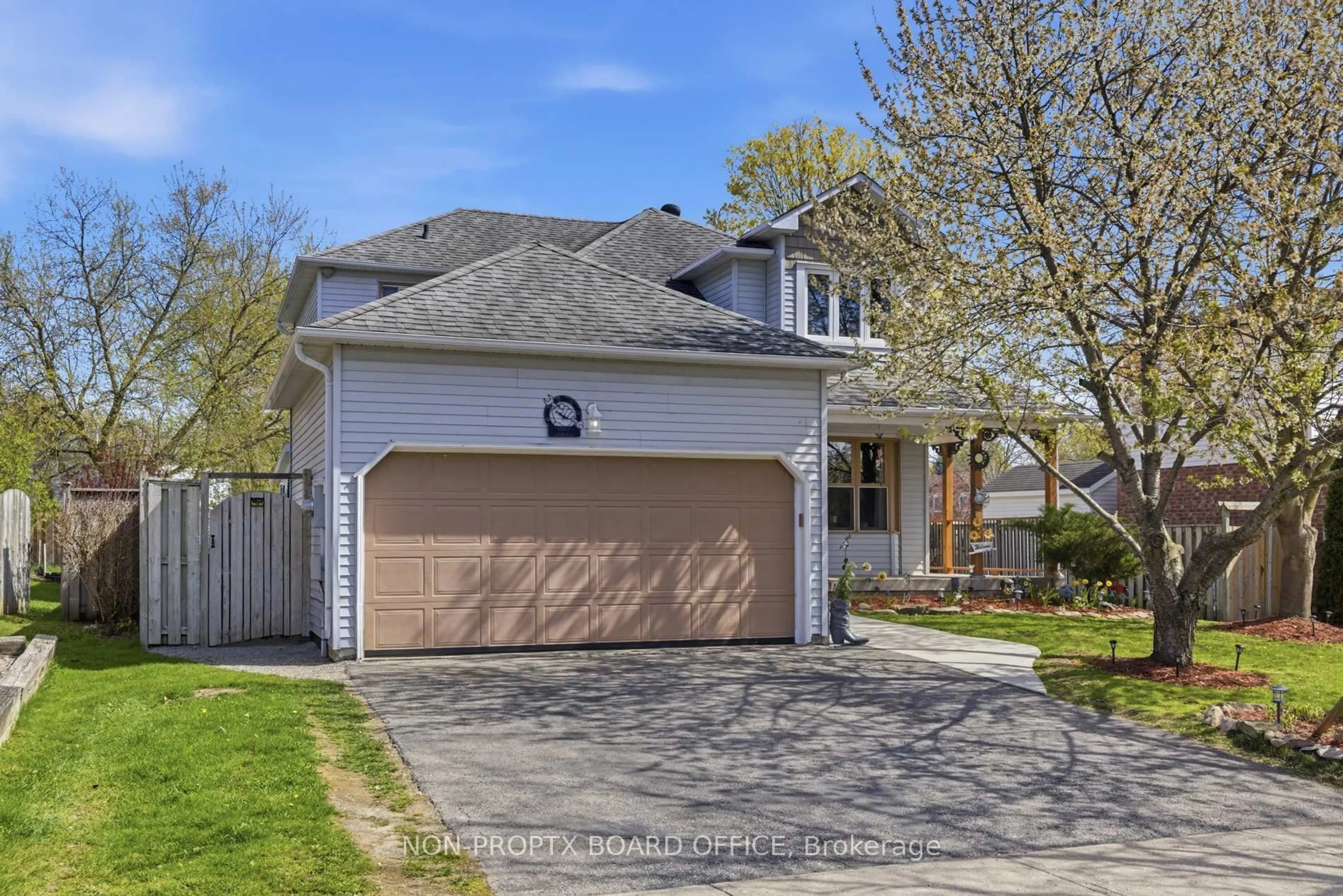 A pic from outside/outdoor area/front of a property/back of a property/a pic from drone, street for 4 Broom St, North Dumfries Ontario N0B 1E0