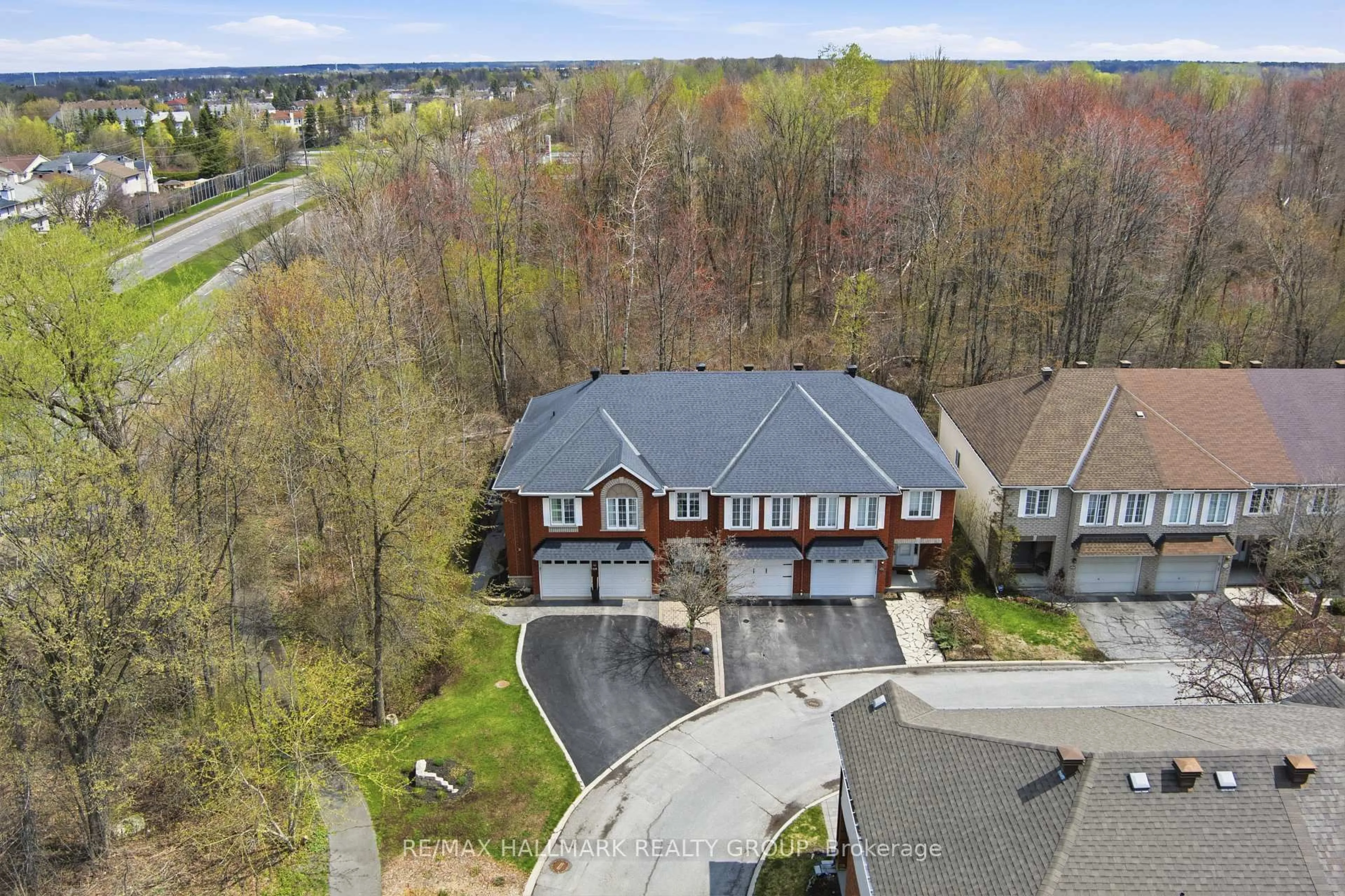 A pic from outside/outdoor area/front of a property/back of a property/a pic from drone, water/lake/river/ocean view for 243 Gladeview Private, Ottawa Ontario K1T 4A7