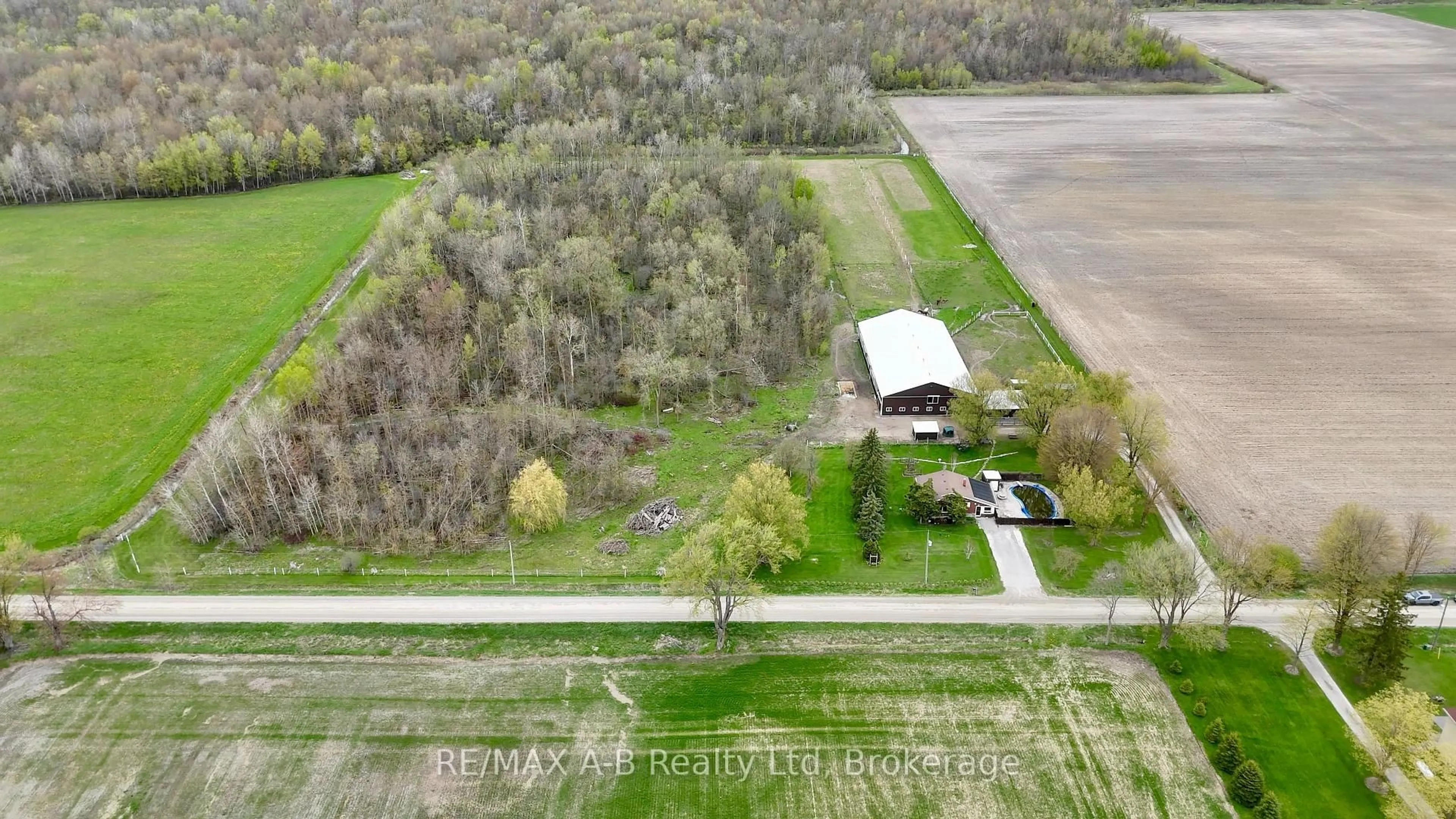 A pic from outside/outdoor area/front of a property/back of a property/a pic from drone, building for 2624 Line 47, Perth East Ontario N0K 1J0
