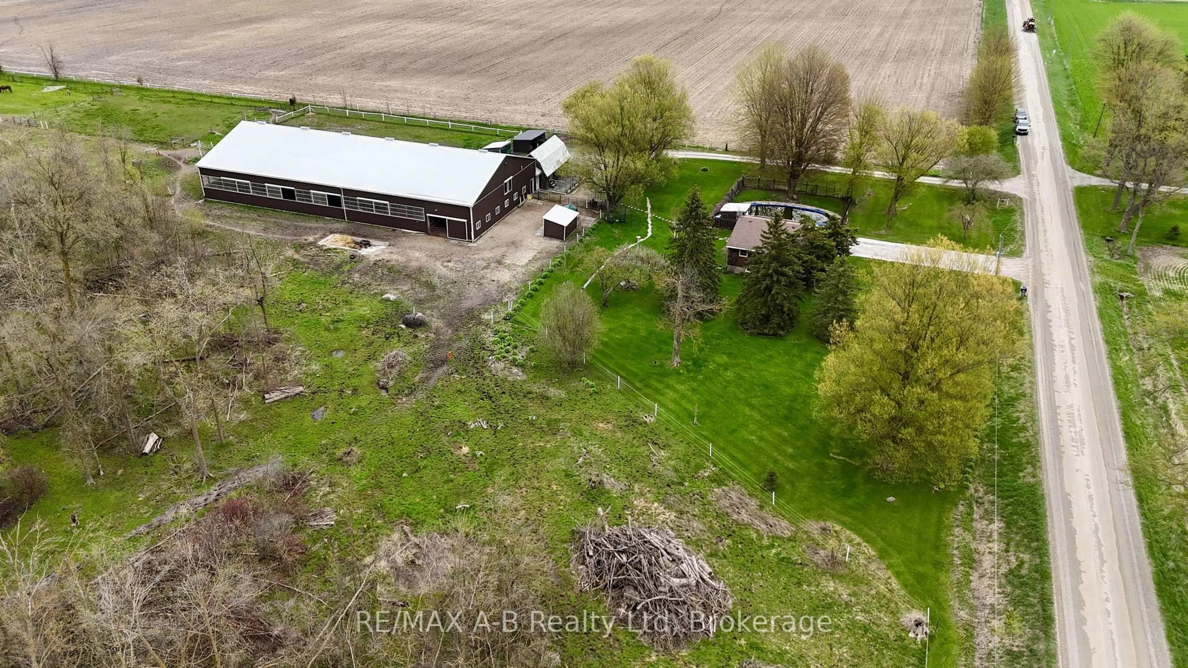 A pic from outside/outdoor area/front of a property/back of a property/a pic from drone, building for 2624 Line 47, Perth East Ontario N0K 1J0