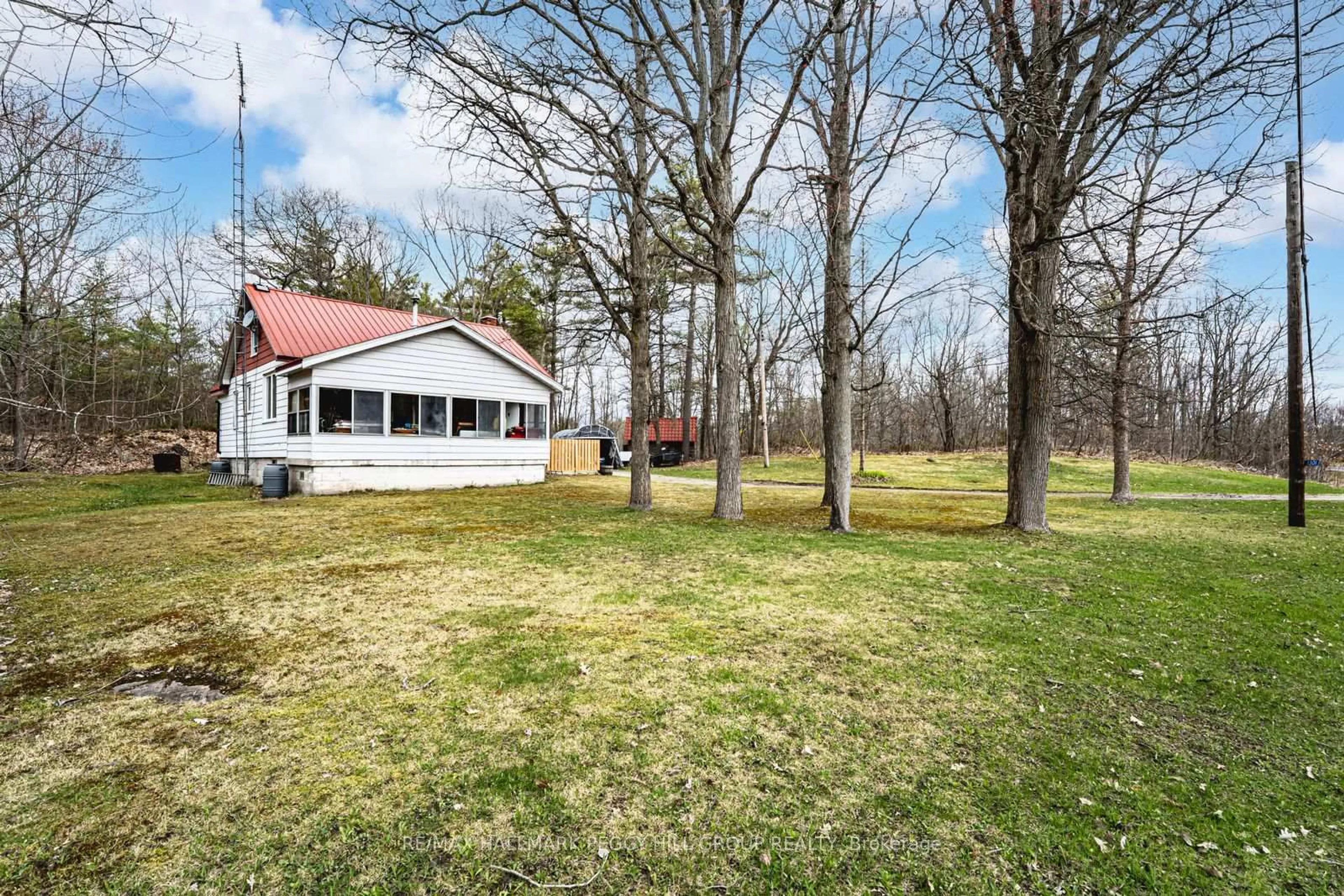 A pic from outside/outdoor area/front of a property/back of a property/a pic from drone, unknown for 1301 Honey Harbour Rd, Georgian Bay Ontario L0K 1S0
