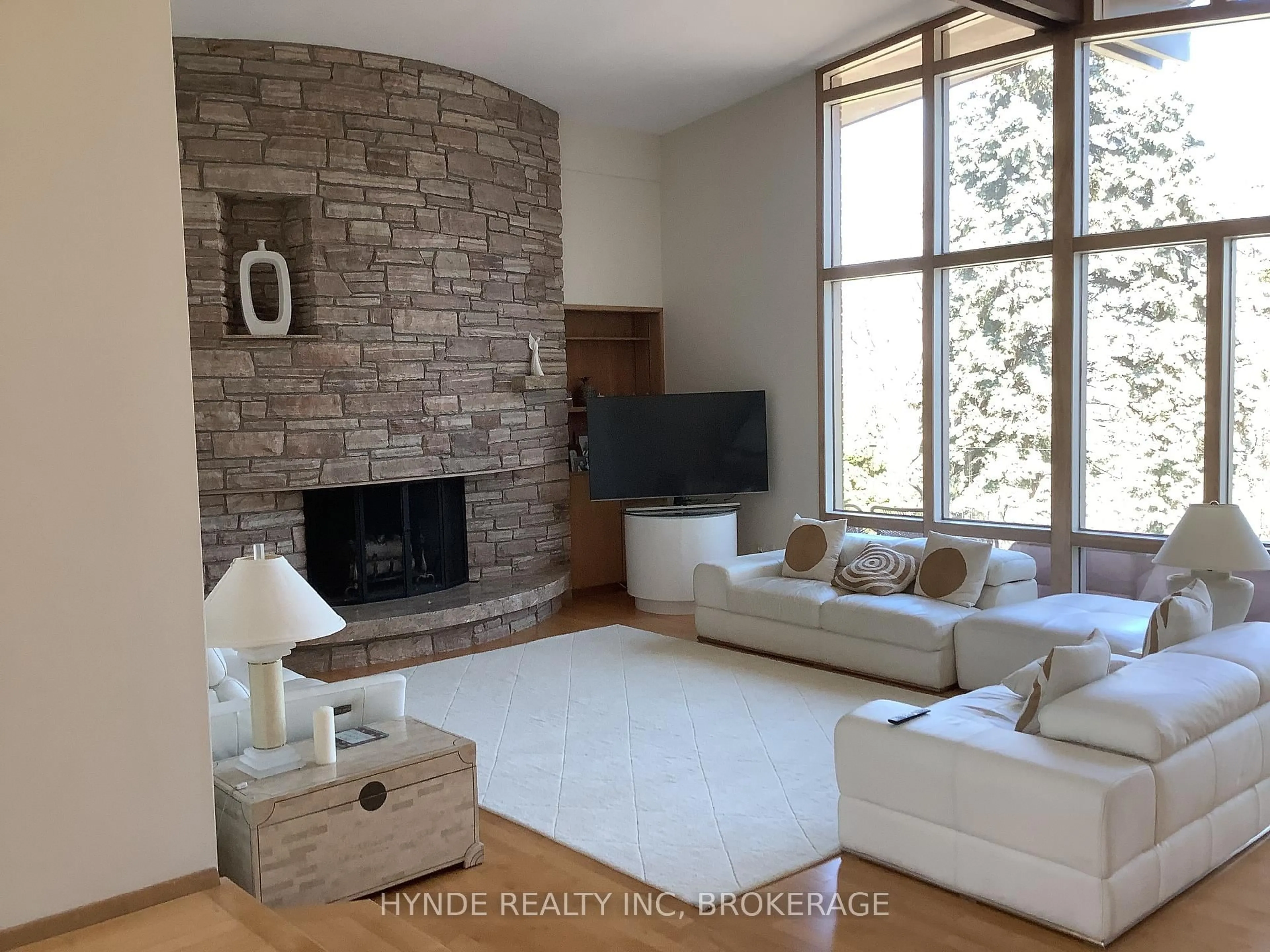 Living room with furniture, unknown for 24 Woodmount Dr Dr, St. Catharines Ontario L2T 2X9
