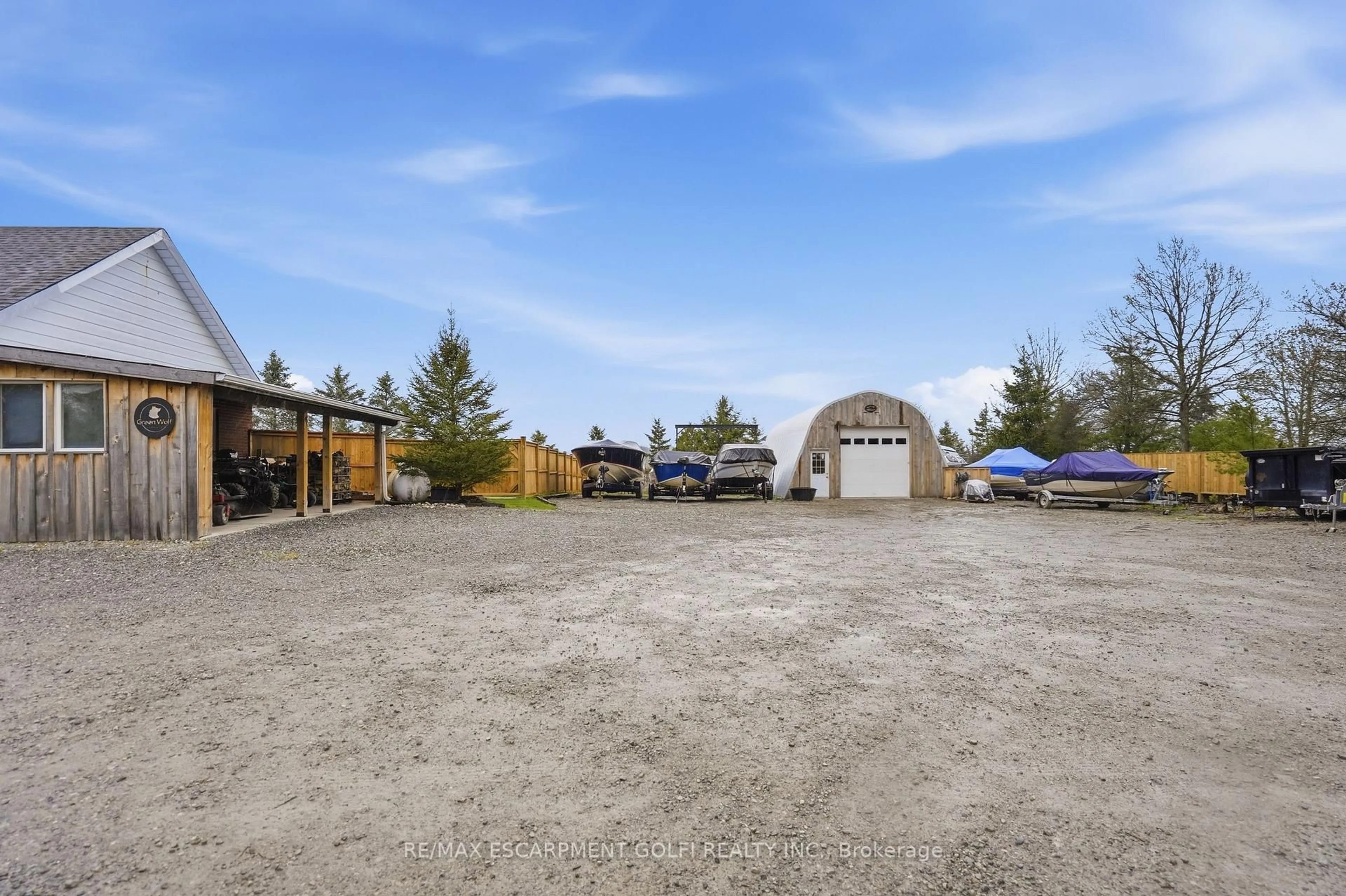 A pic from outside/outdoor area/front of a property/back of a property/a pic from drone, building for 800 Hall Rd, Hamilton Ontario L0R 1C0