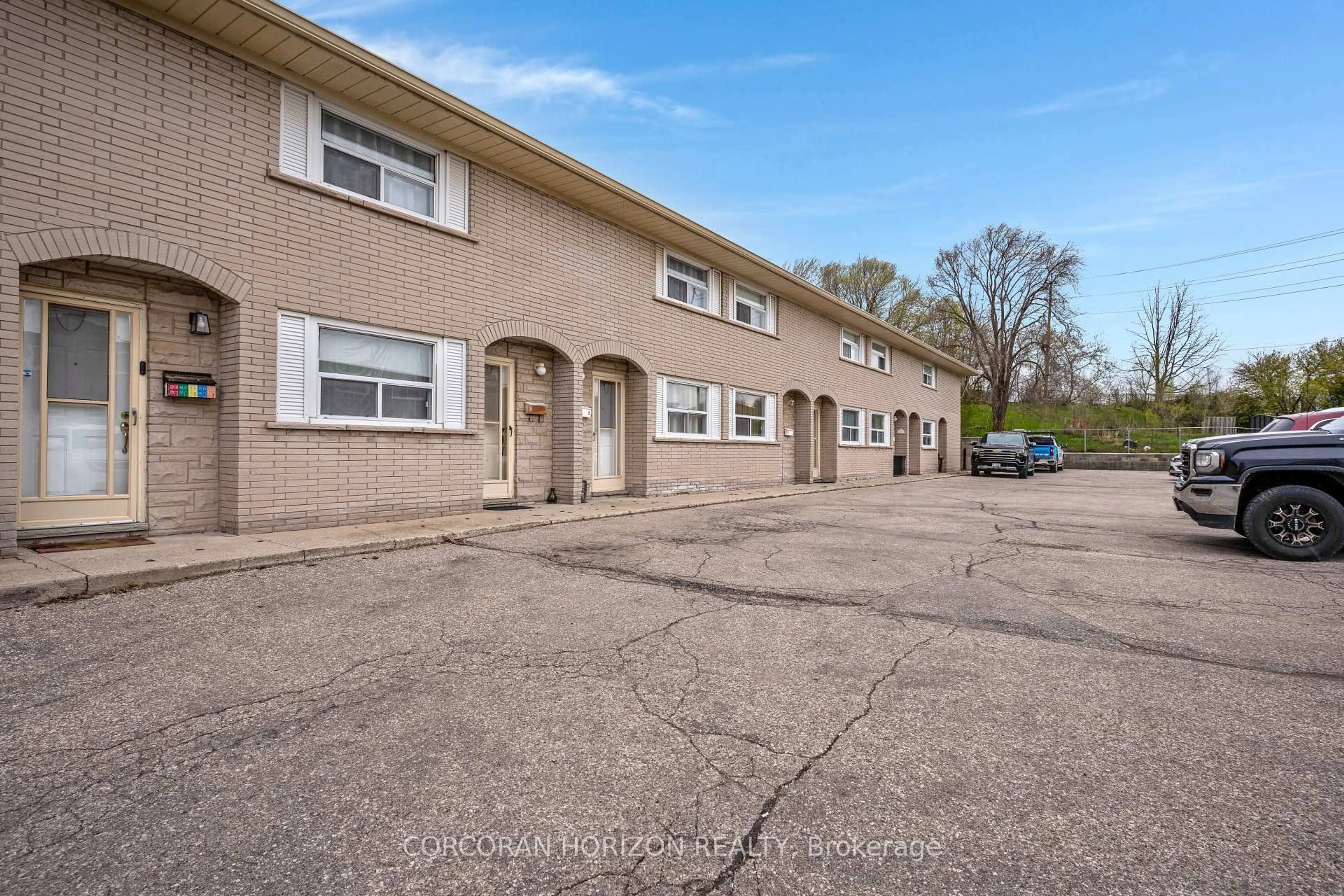 A pic from outside/outdoor area/front of a property/back of a property/a pic from drone, unknown for 23 Glen Rd, Cambridge Ontario N1R 4L4