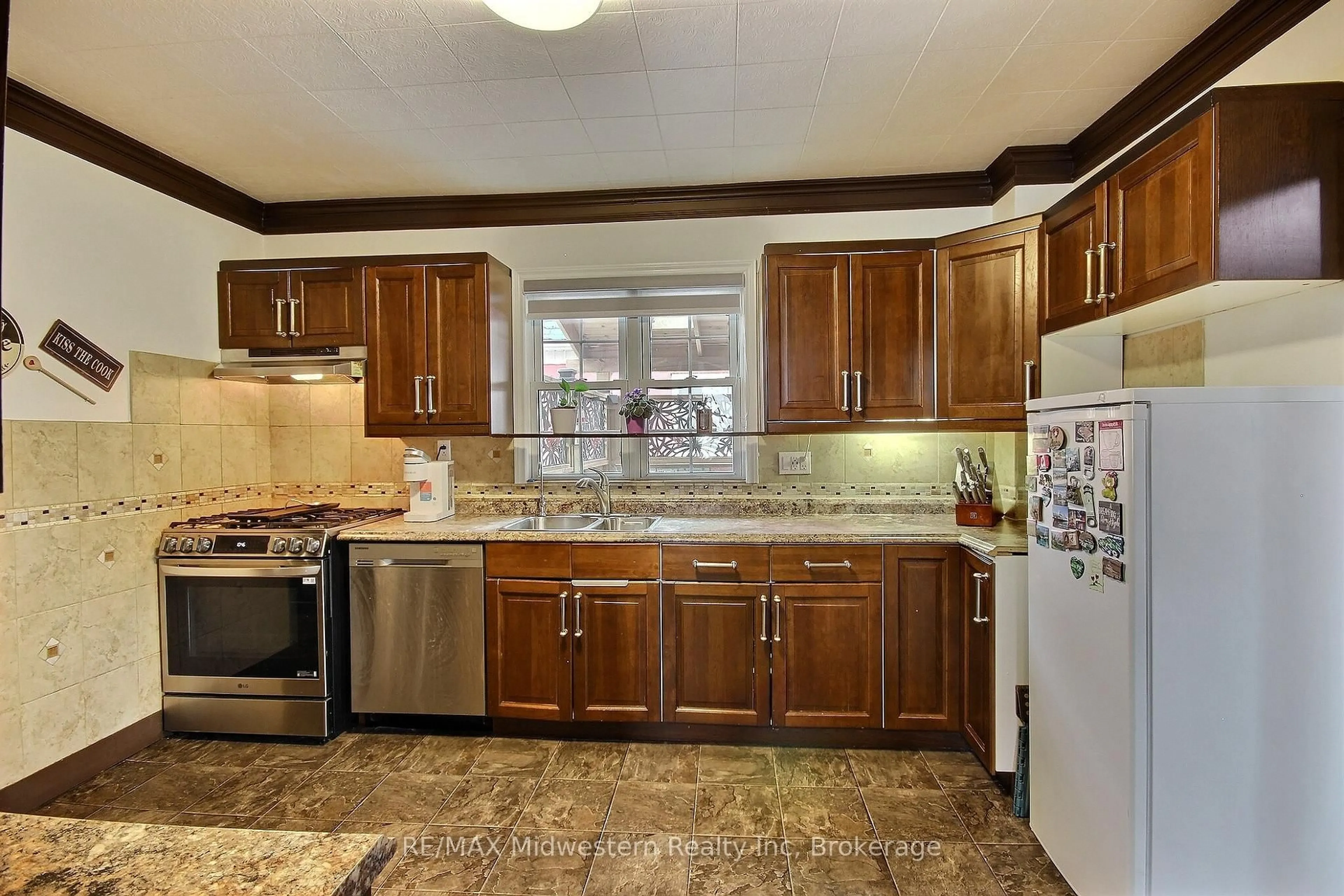 Standard kitchen, ceramic/tile floor for 506 Main St, North Perth Ontario N4W 2C6