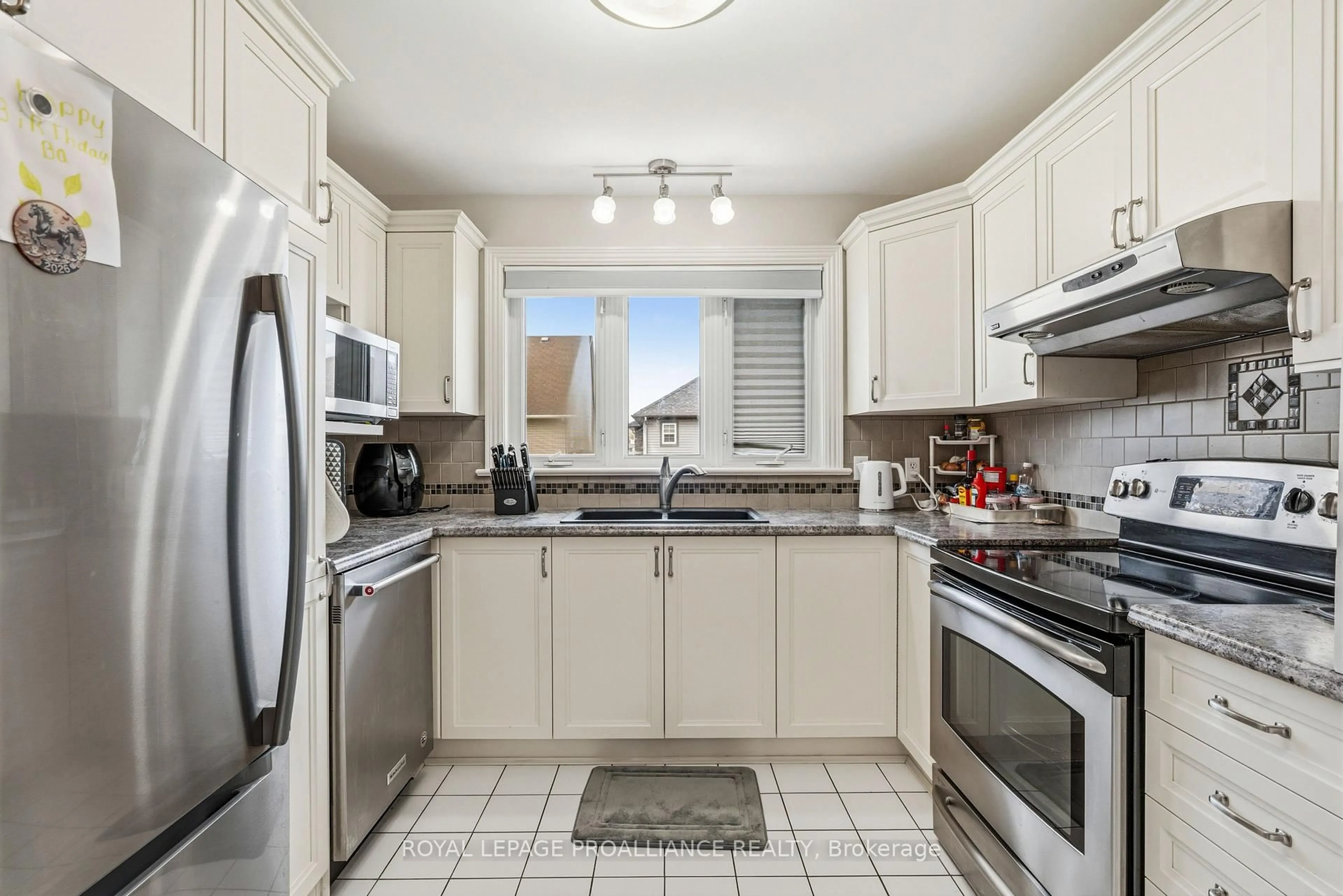 Standard kitchen, unknown for 206 Beley St, Brockville Ontario K6V 6Z8