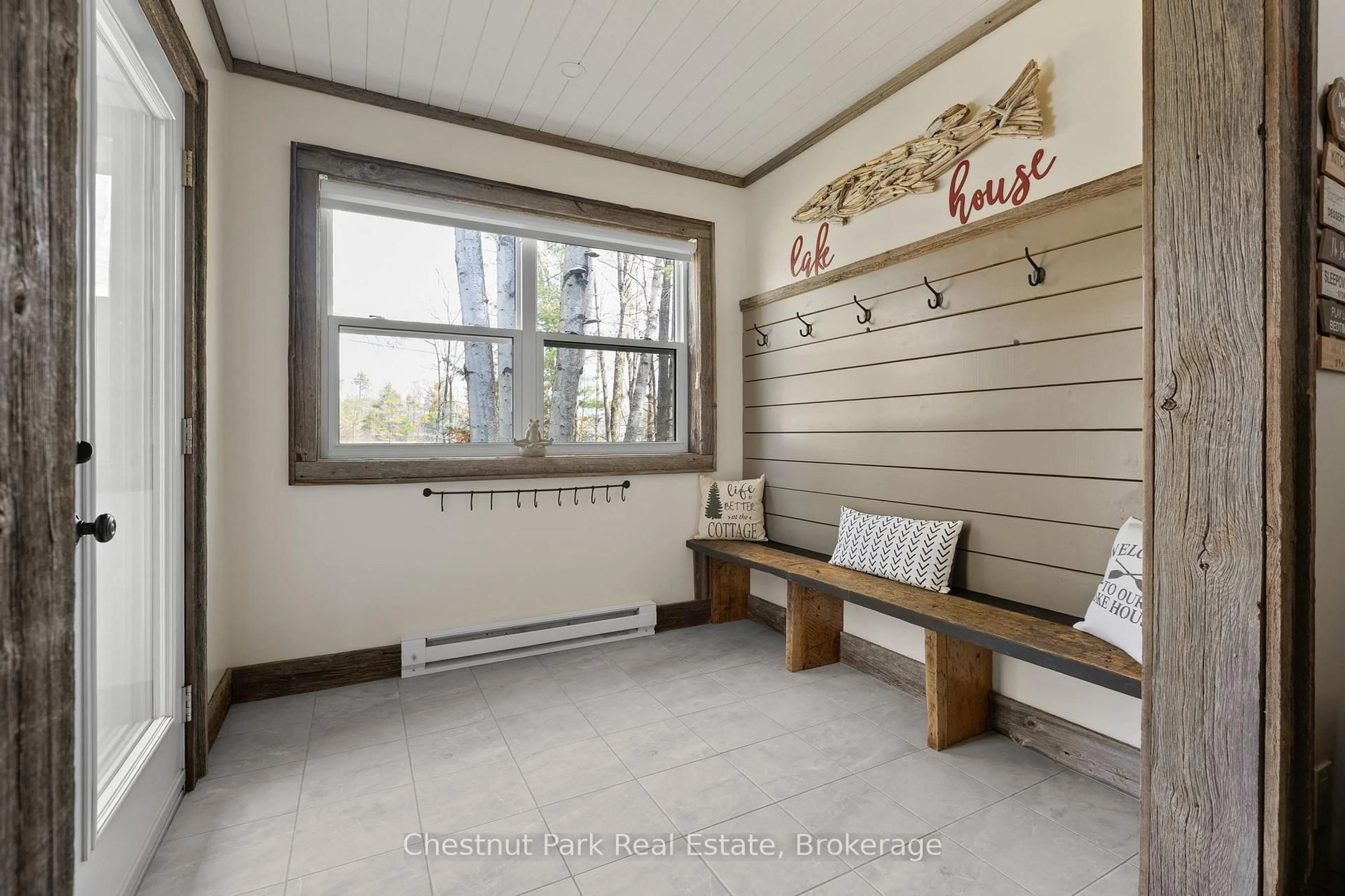Indoor entryway for 1006 Young's Rd #7, Muskoka Lakes Ontario P0B 1J0