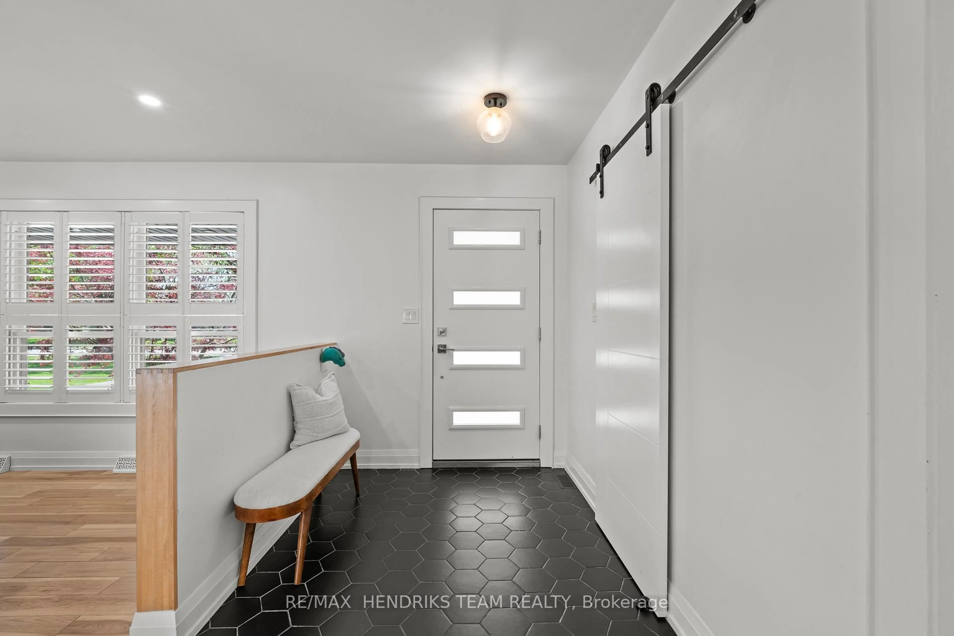 Indoor entryway for 149 Riverview Blvd, St. Catharines Ontario L2T 3M6