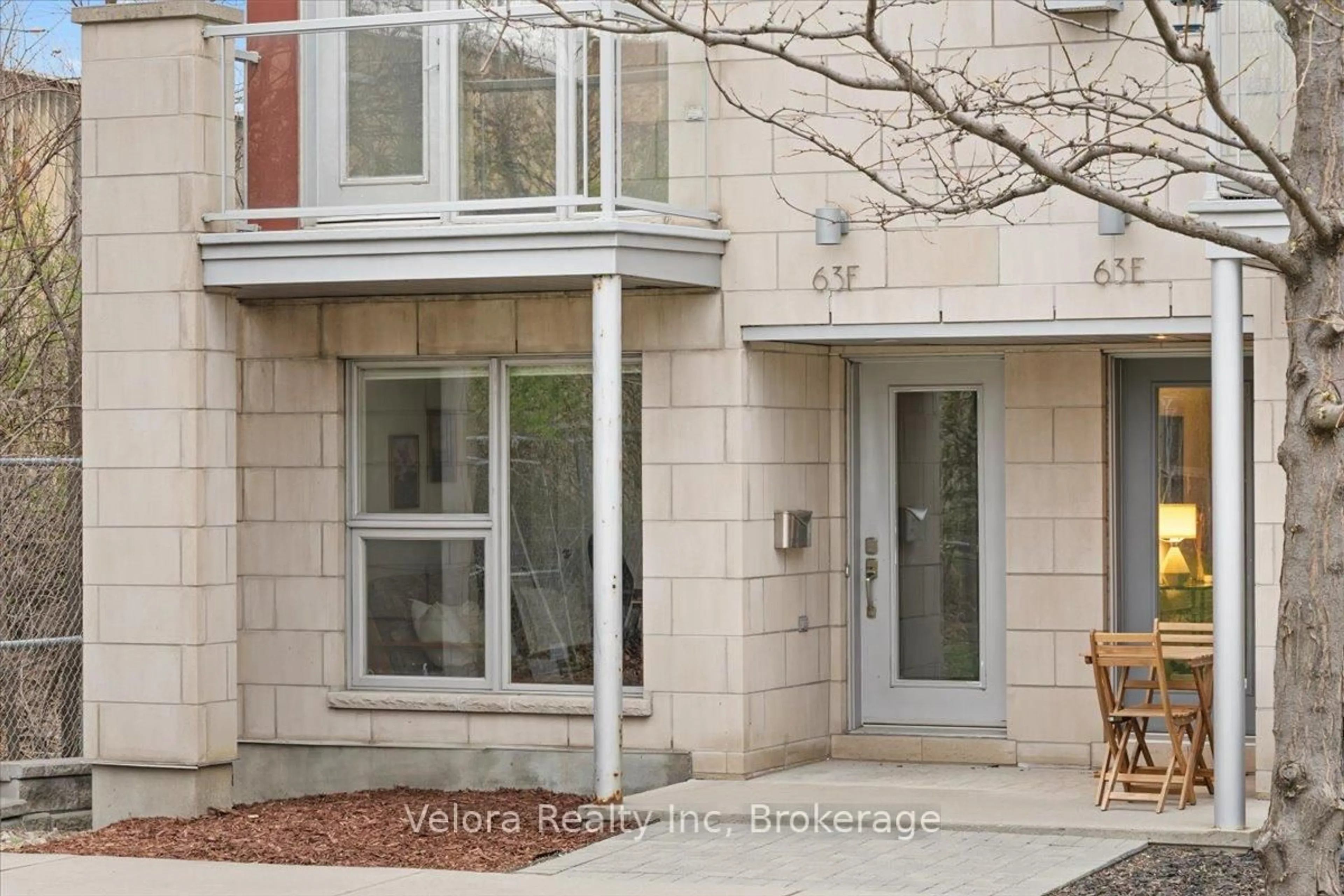 Unknown for 63F Young St, Ottawa Ontario K1S 5T5