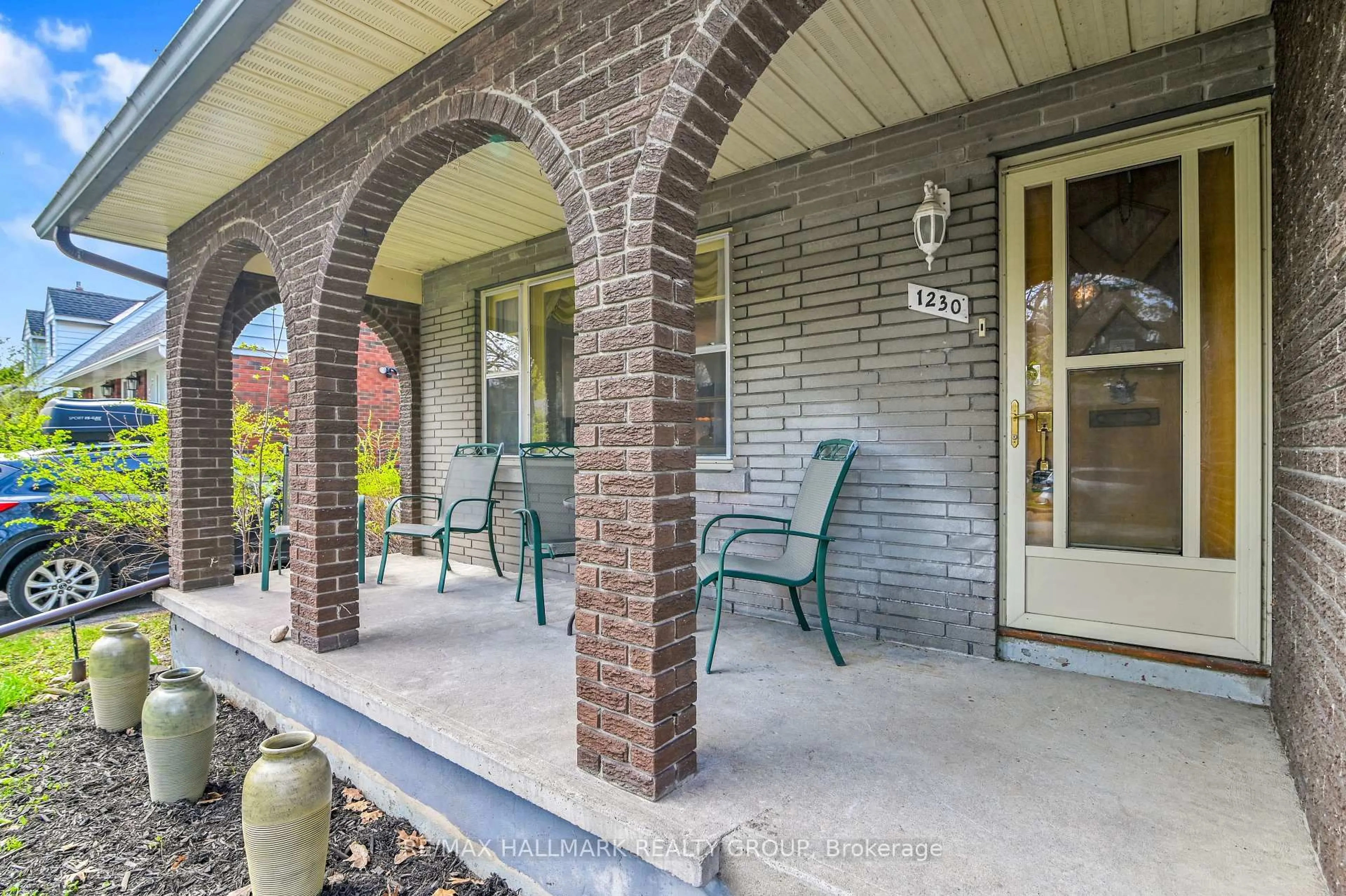 Patio, street for 1230 Major St, Ottawa Ontario K2C 2S2