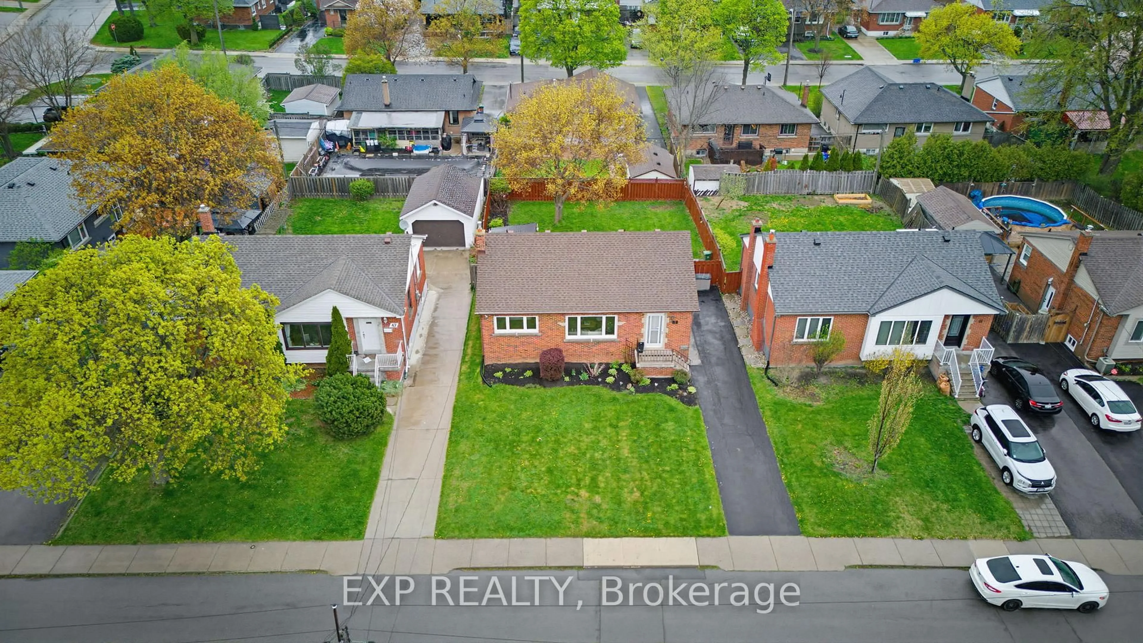 A pic from outside/outdoor area/front of a property/back of a property/a pic from drone, street for 51 Bromley Rd, Hamilton Ontario L9A 2E1