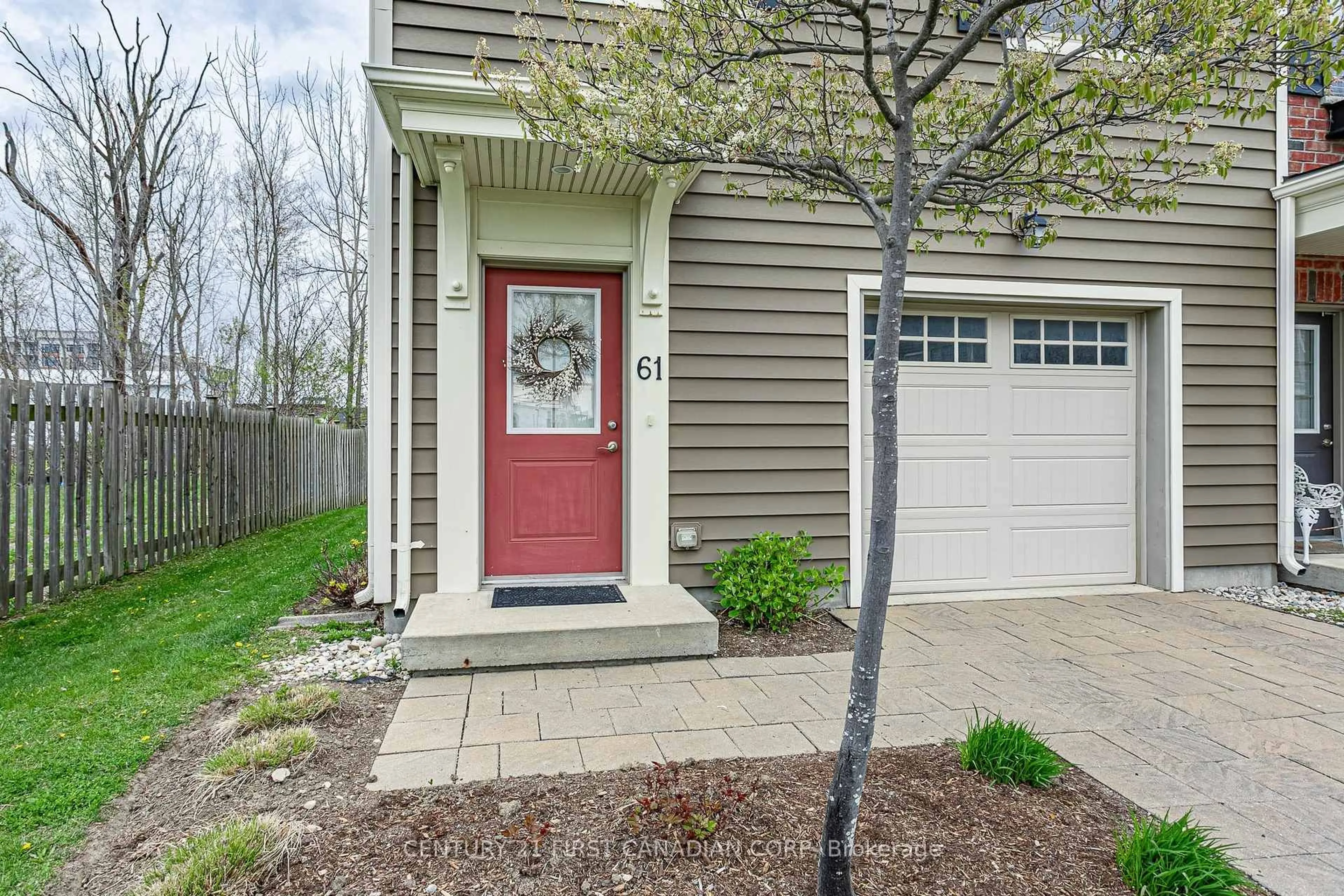 Indoor entryway for 1040 Coronation Dr #61, London North Ontario N6G 0R8