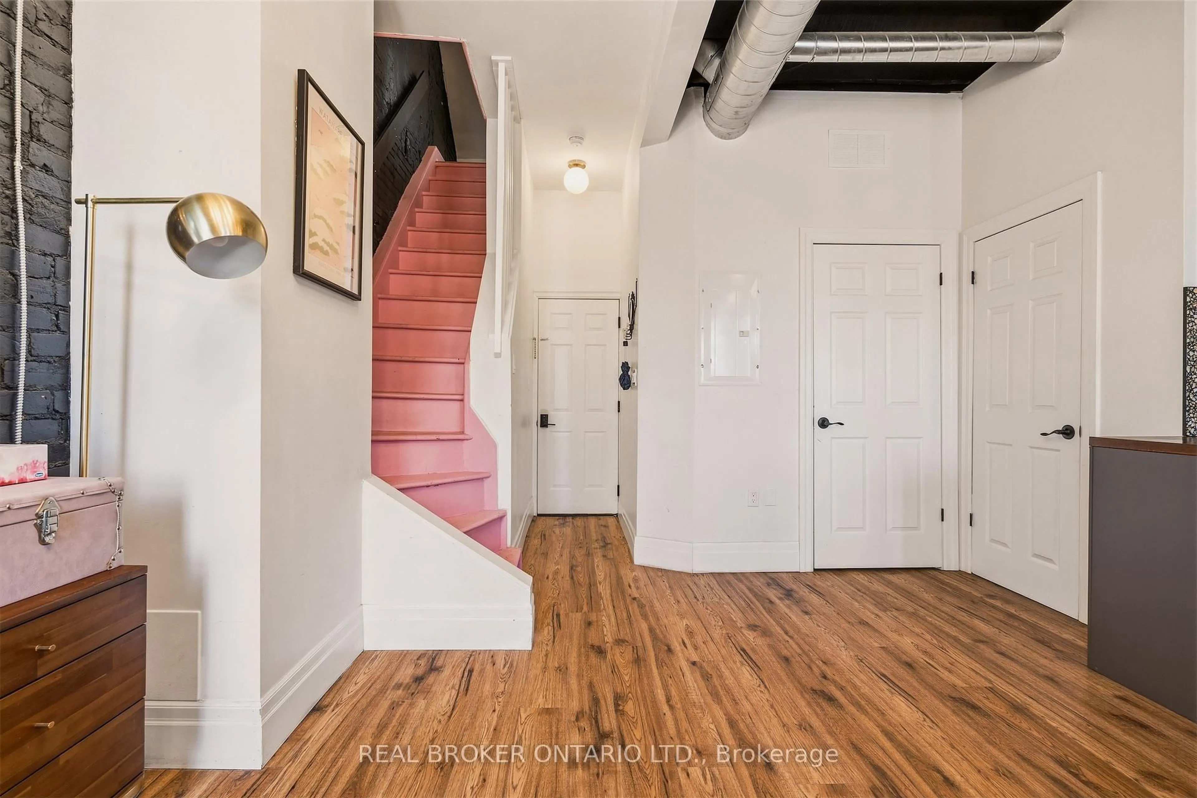 Indoor entryway for 158 Hunter St, Hamilton Ontario L8N 1M7