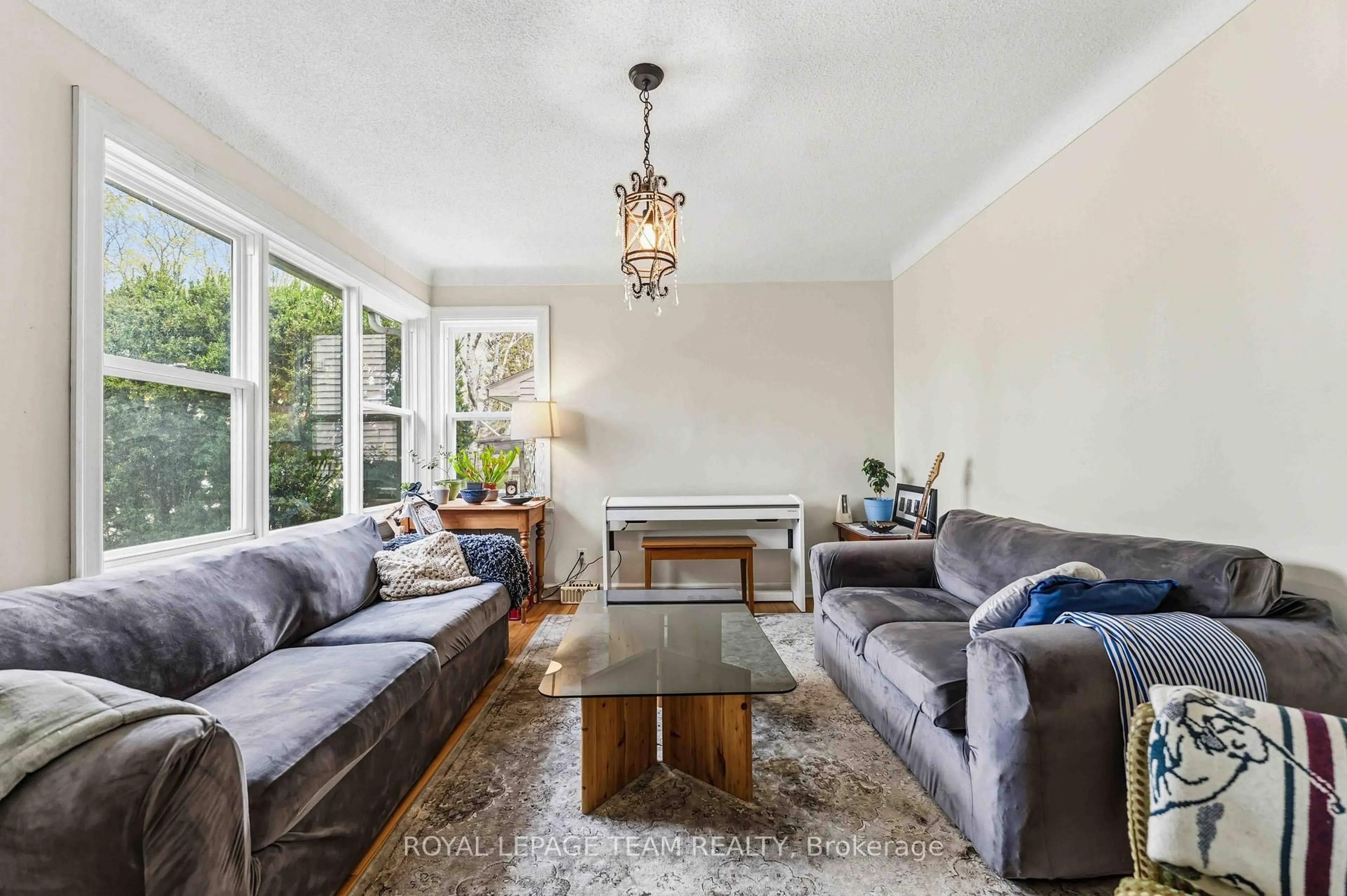 Living room with furniture, unknown for 1272 Livingstone Ave, Ottawa Ontario K1H 7P8